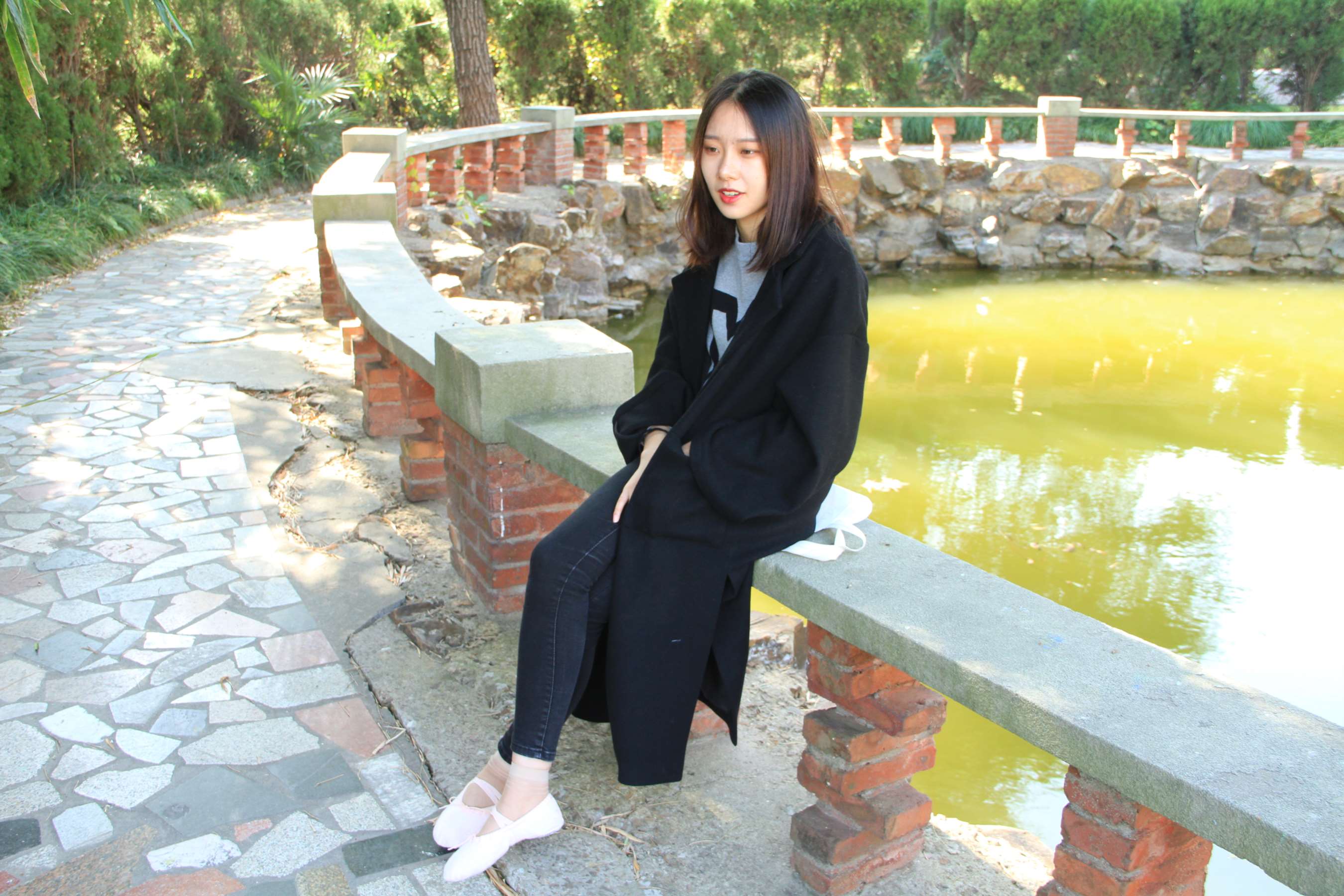 《大三舞蹈系师妹户外展示舞鞋风采》作品图