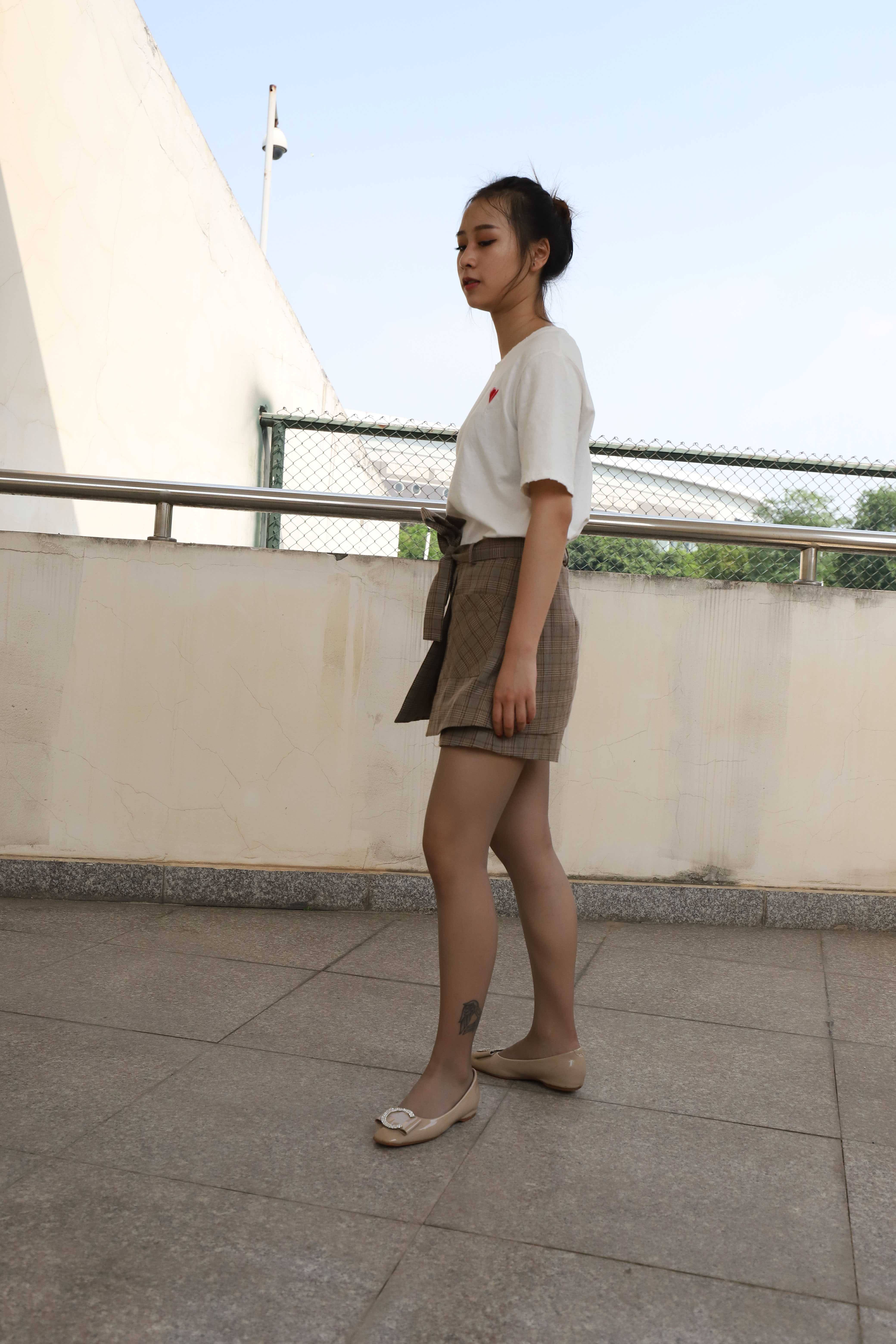 《学妹黑丝脚丫》作品图