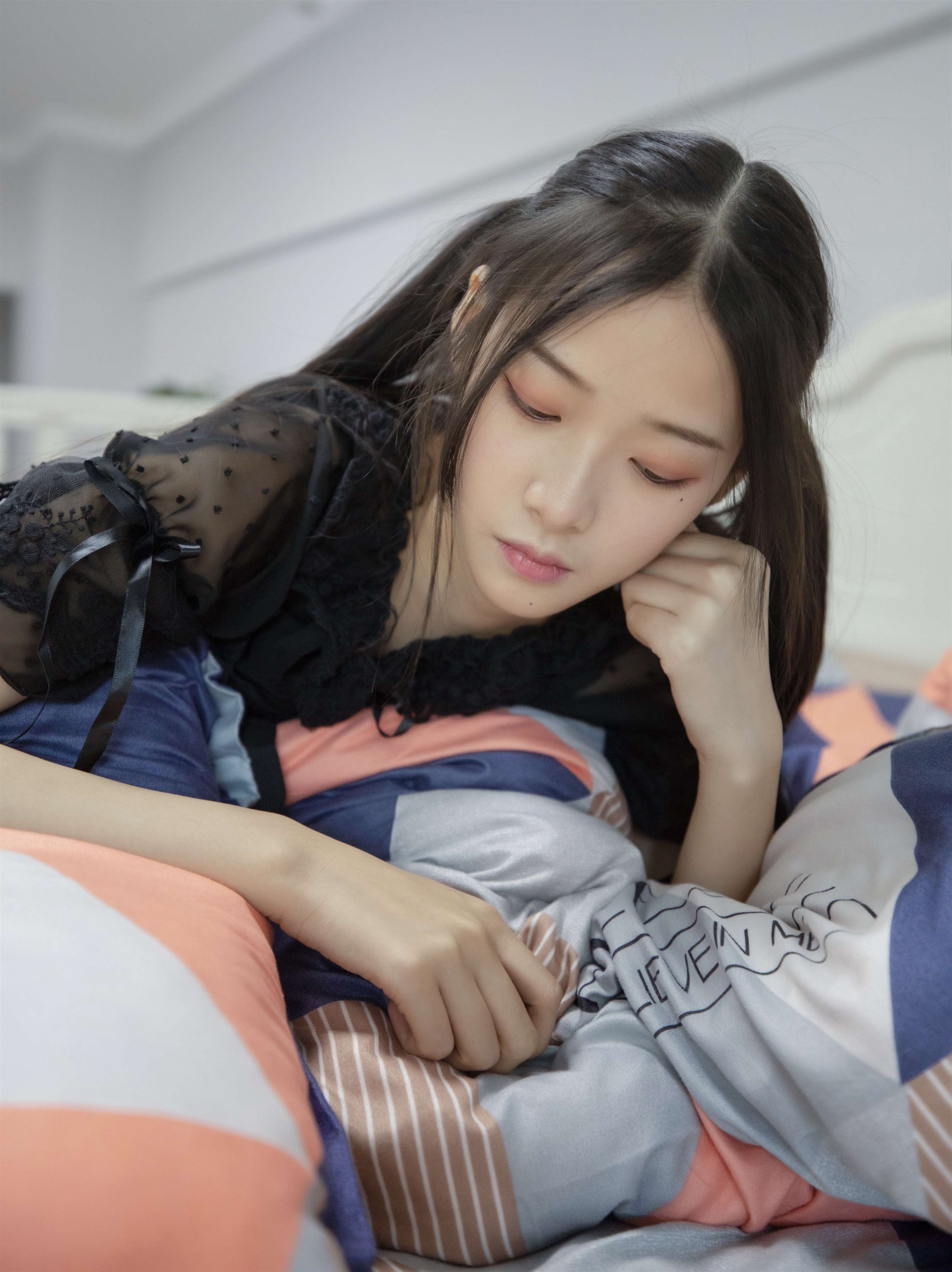 《小姐姐丝袜脚+视频1个》作品图