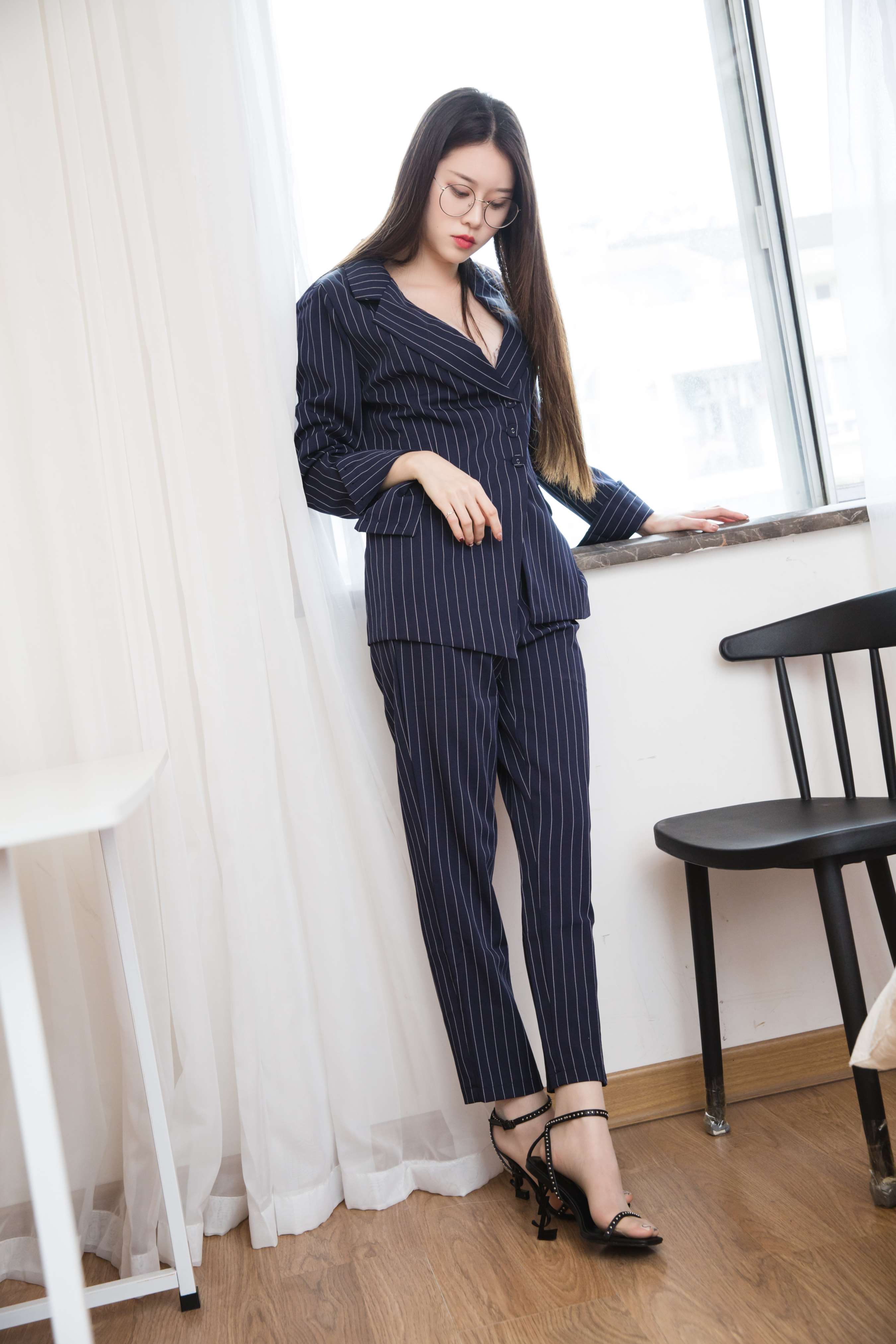 《Sia-条纹职业装》作品图