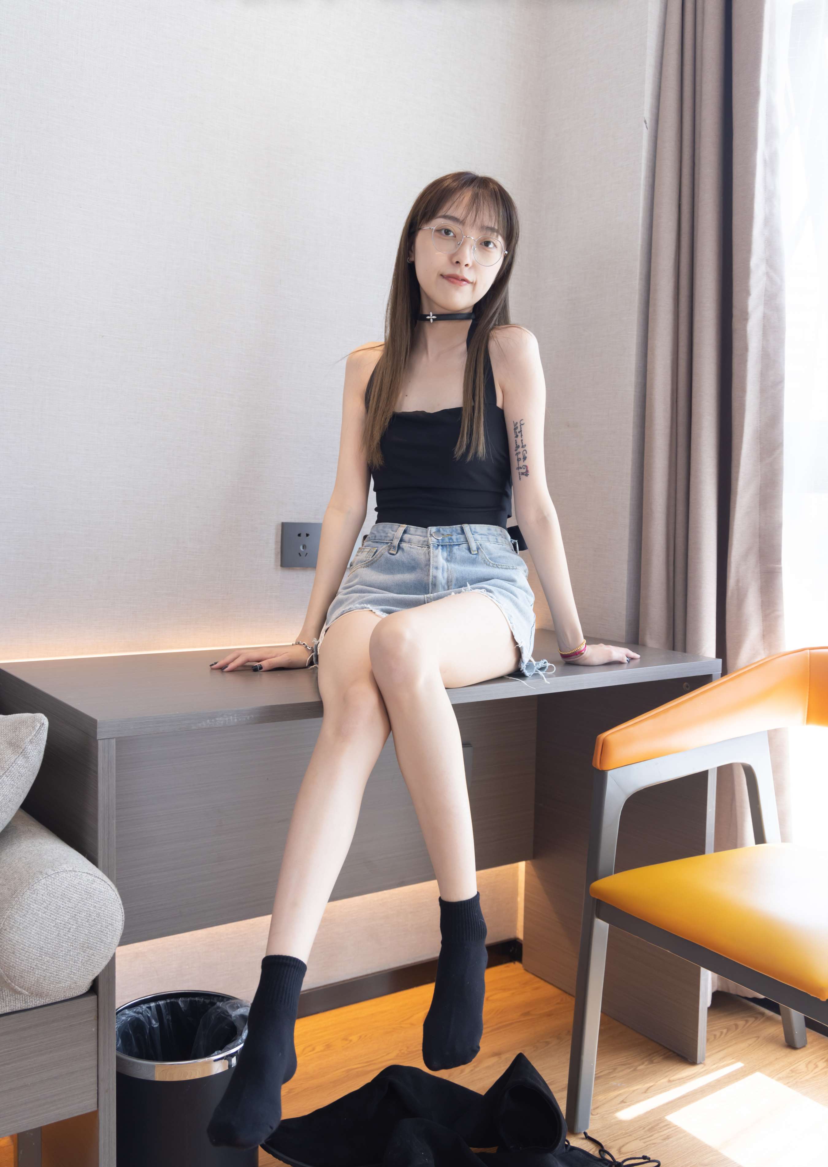 《稚予-棉袜の裸足脚丫》作品图