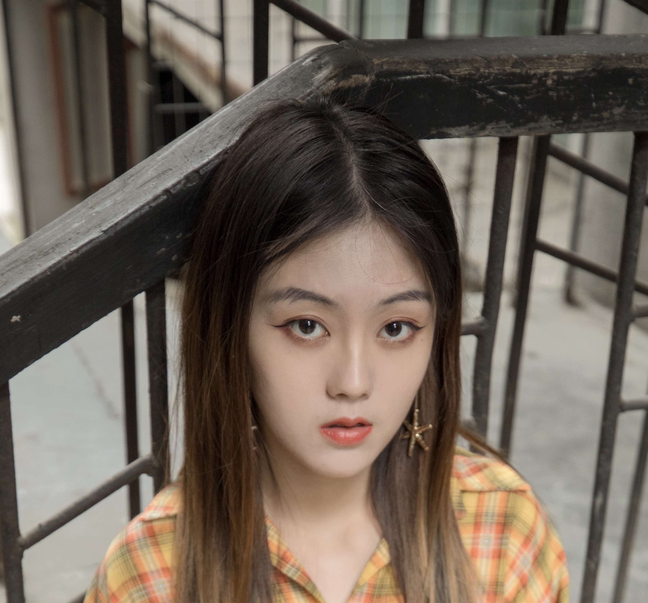 《黄色格子衬衣の丝足【套图+视频】》作品图