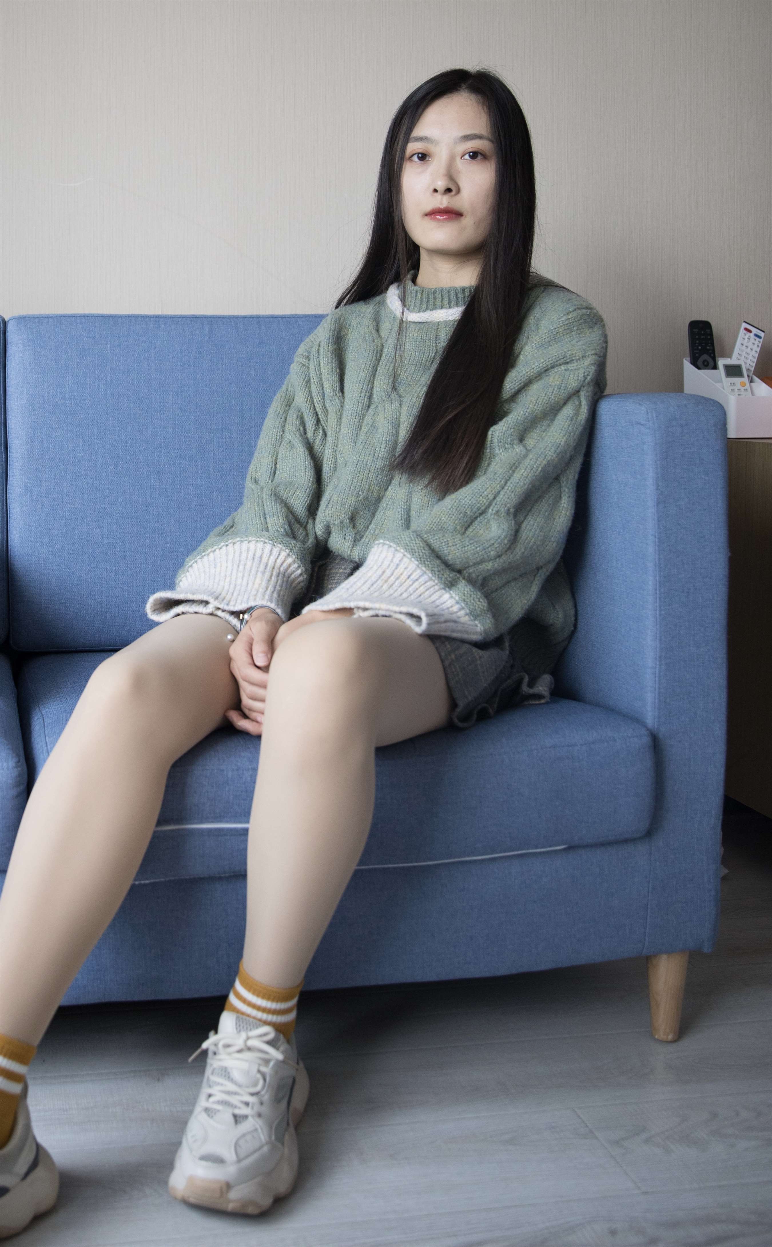 《小姐姐棉套丝脚丫【套图+视频1个】》作品图