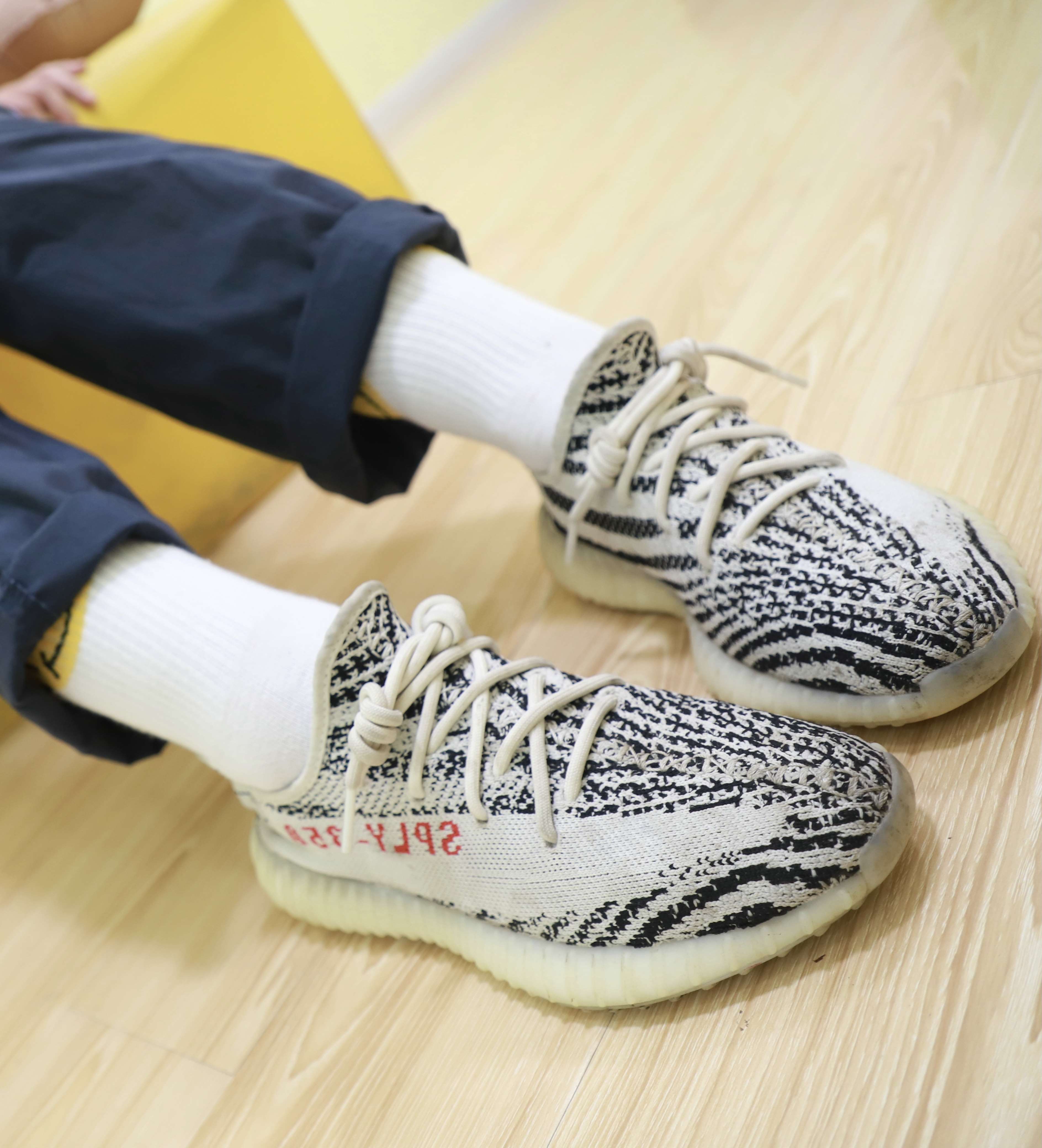 《清纯眼镜学妹》作品图