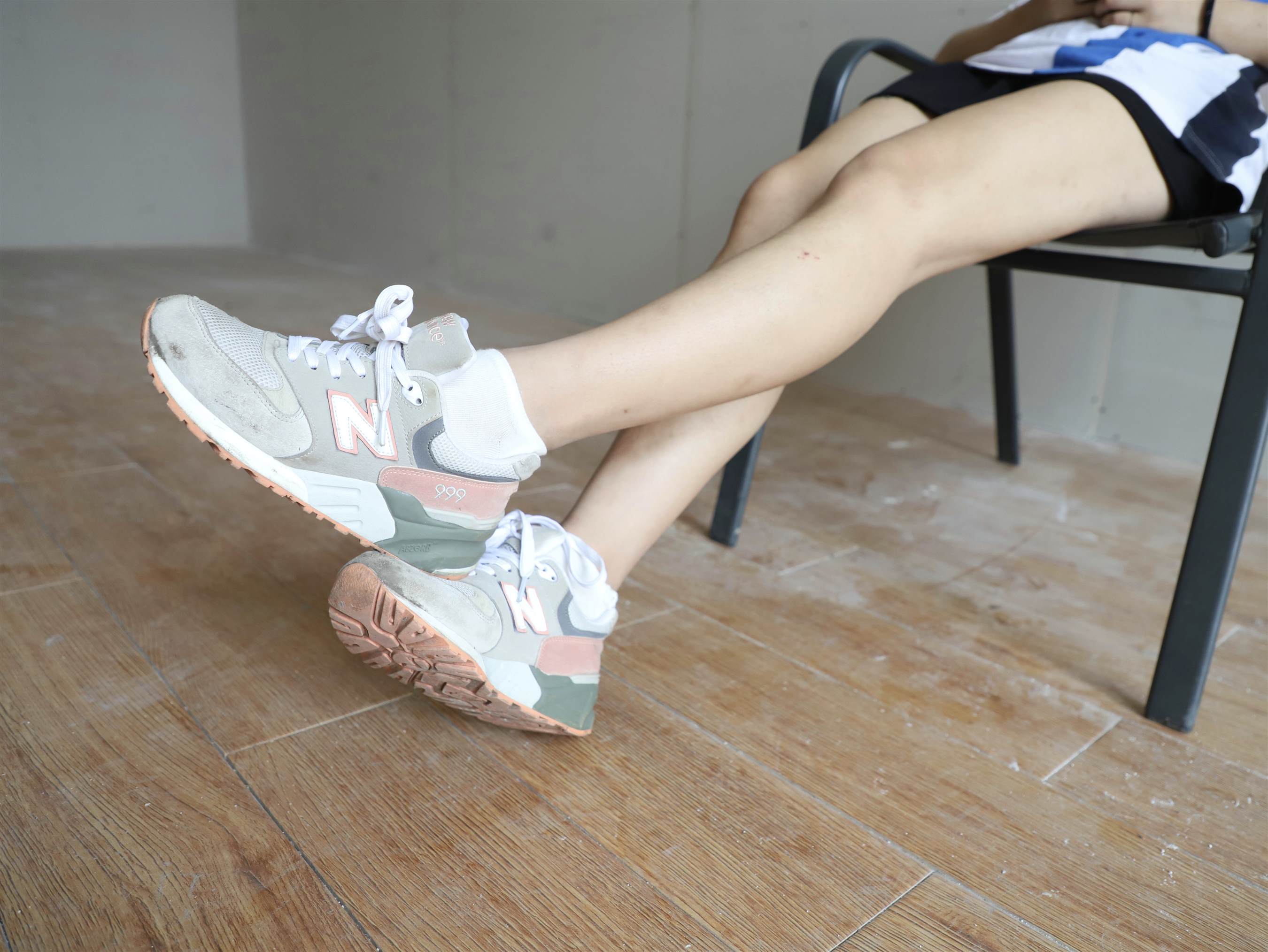 《N字鞋の棉袜脚》作品图