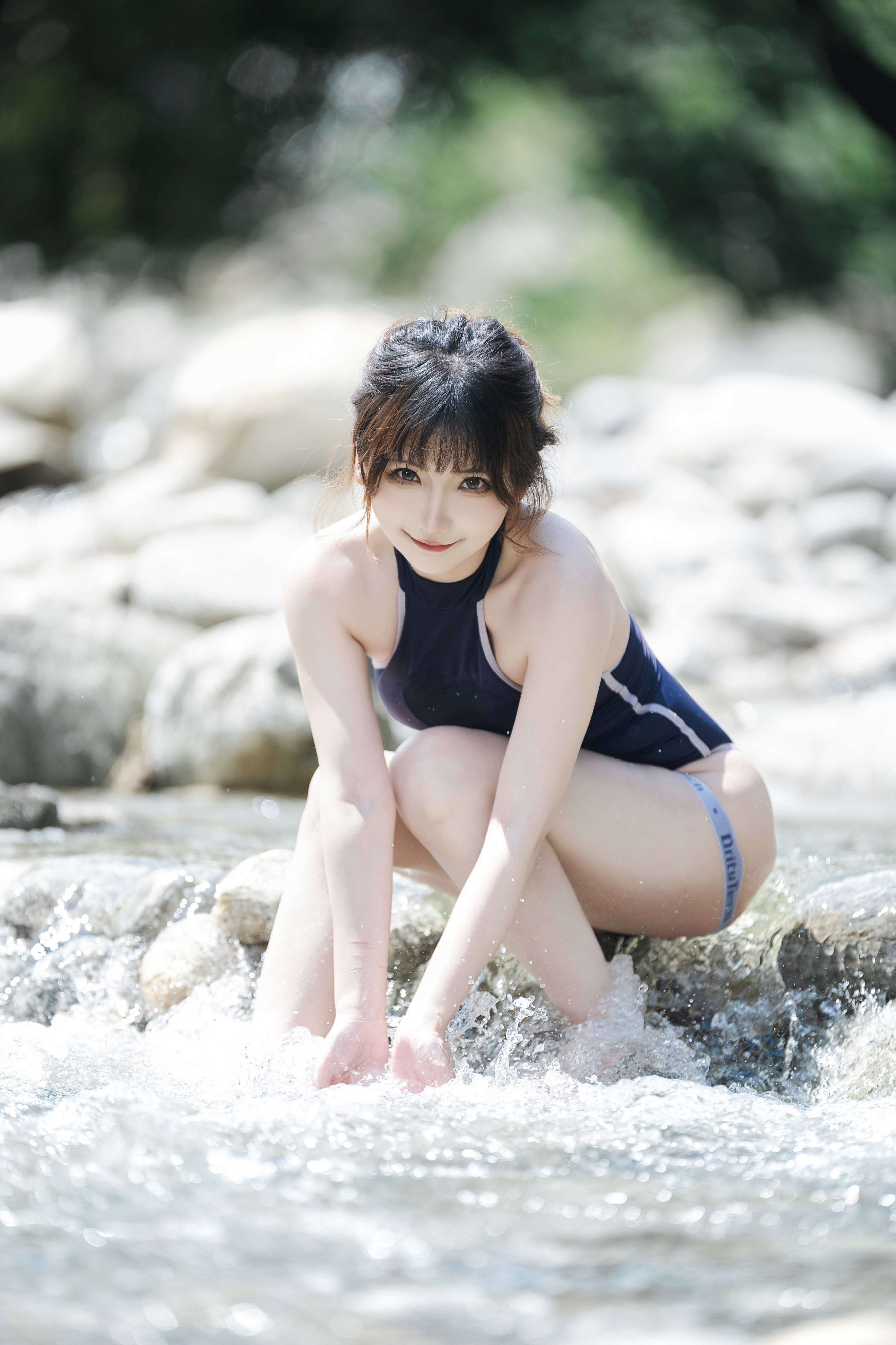 《小溪竞泳》作品图