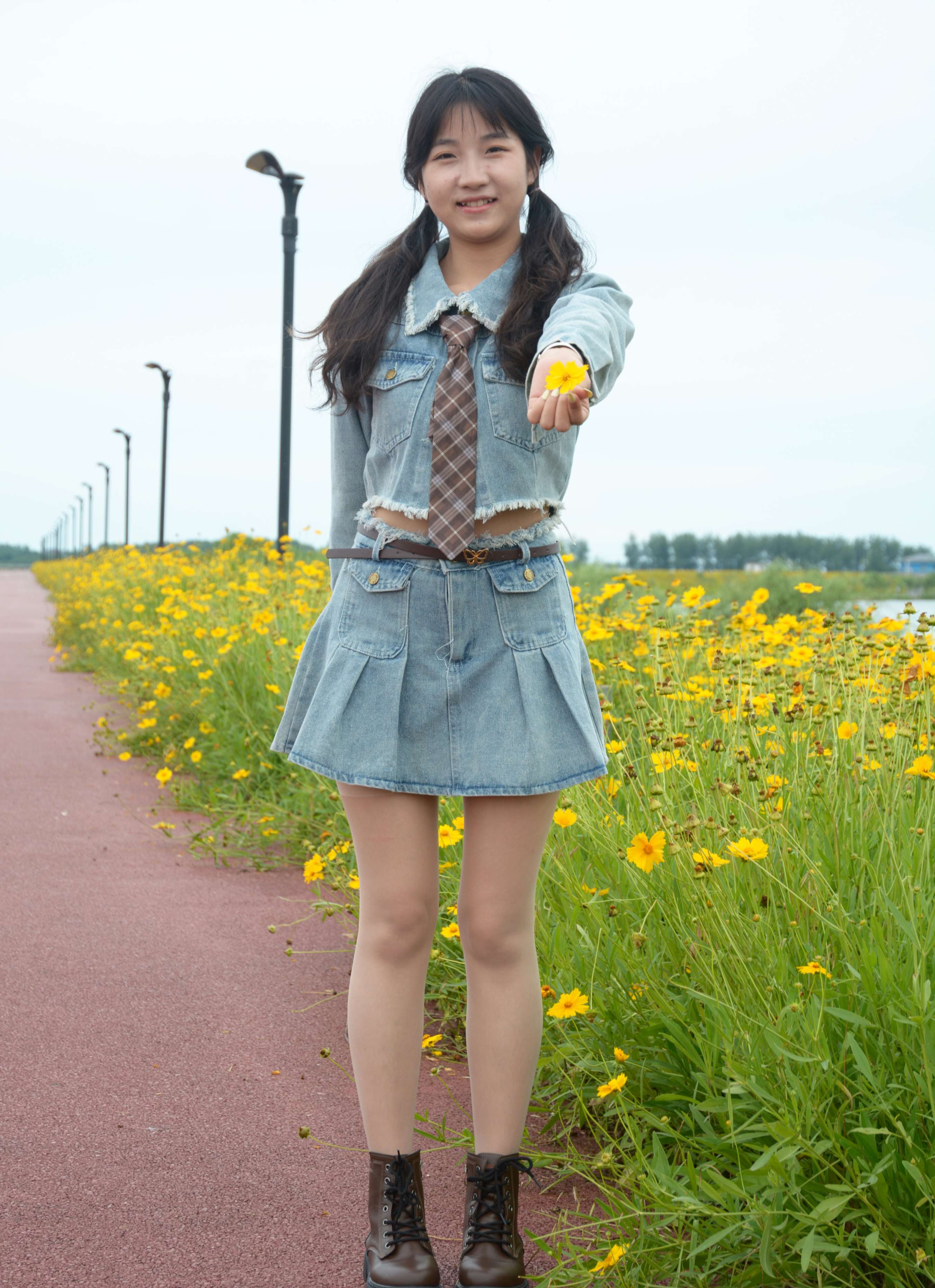 《点点 十月牛仔》作品图