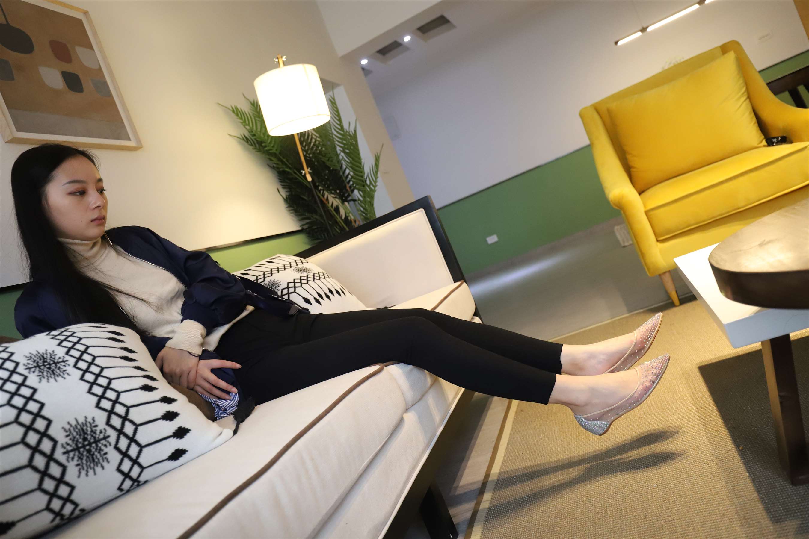 《家拍平跟白丝脚丫+视频2个》作品图