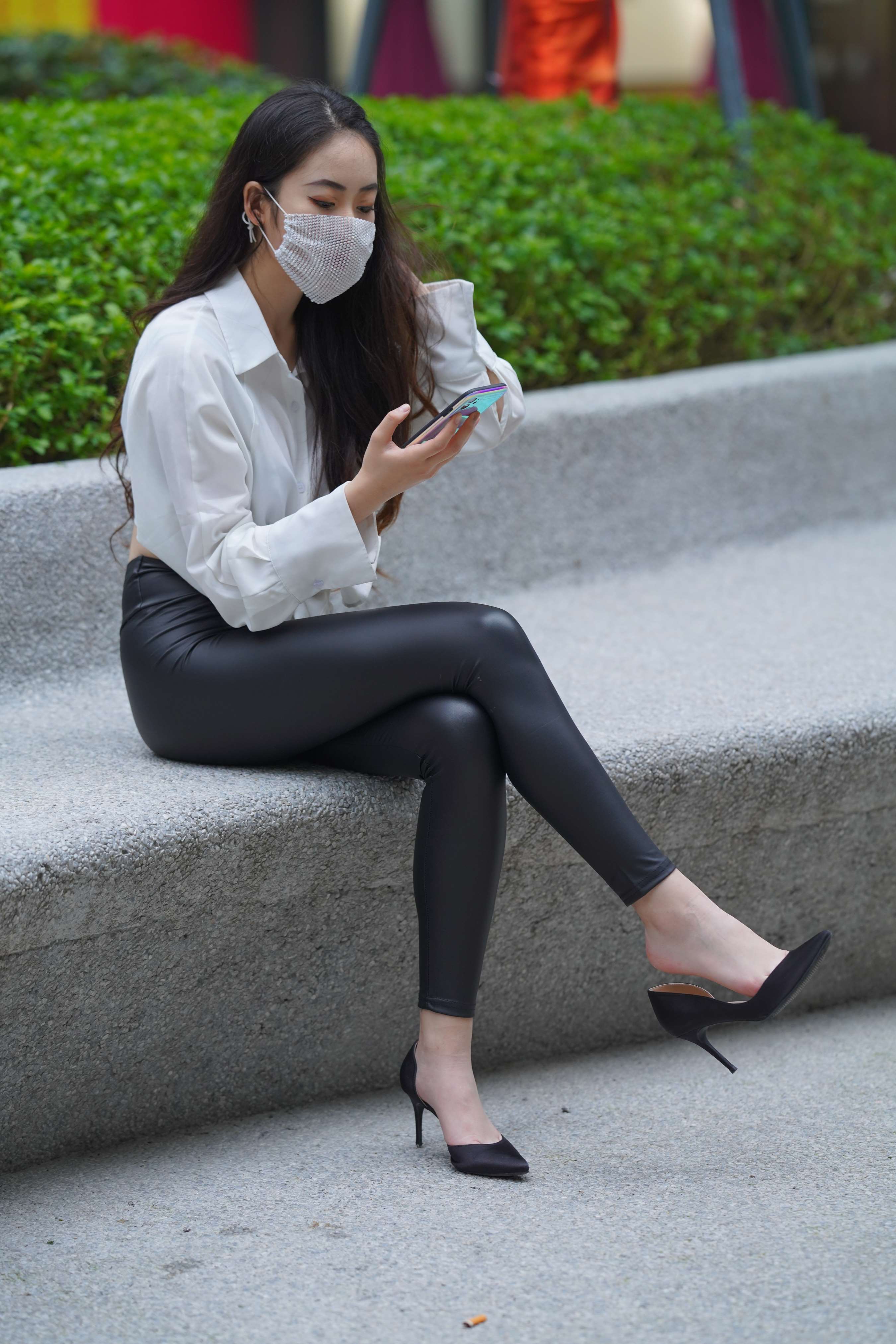 《皮裤の高跟嫩足》作品图