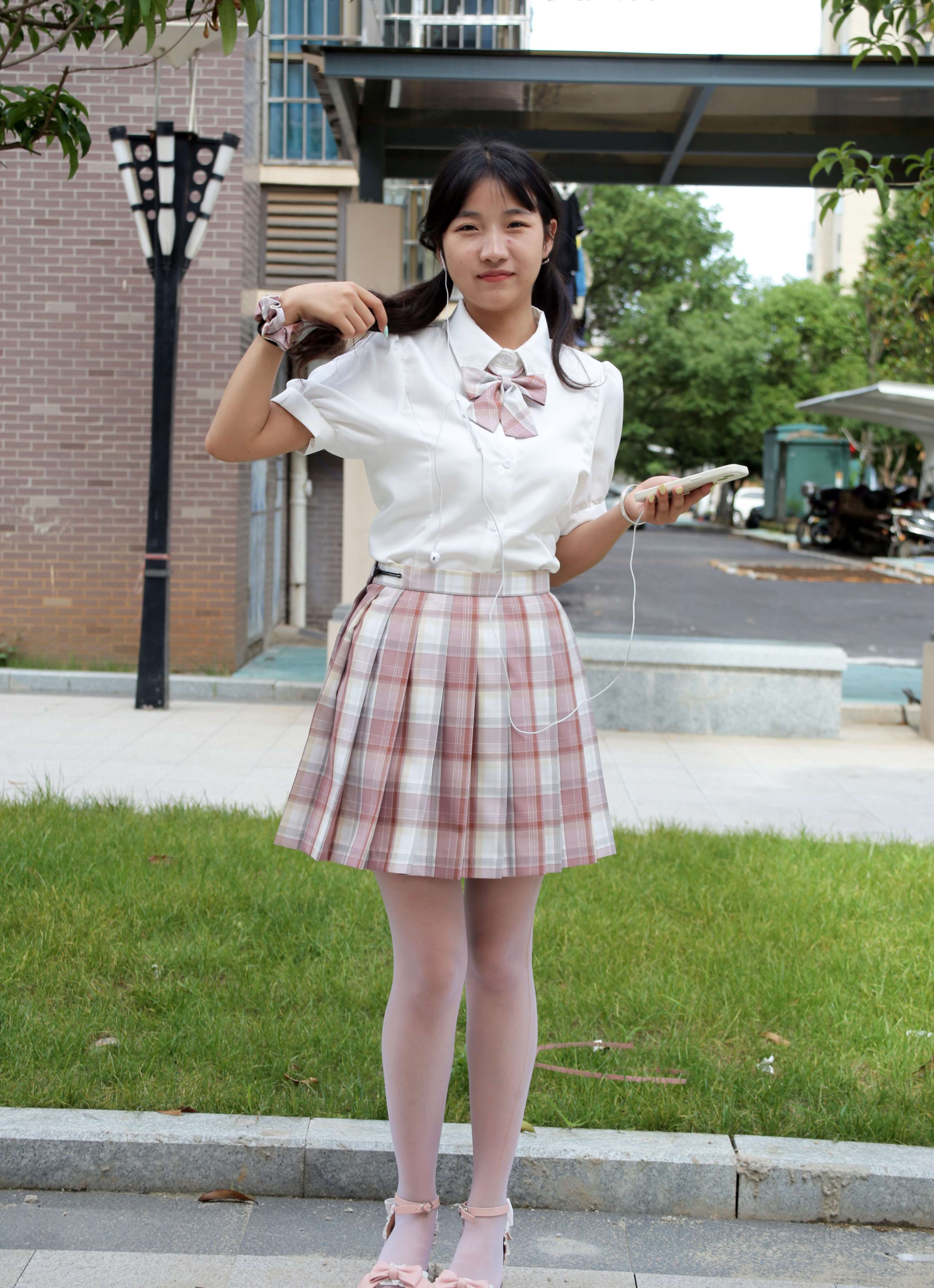 《点点 优雅自然》作品图