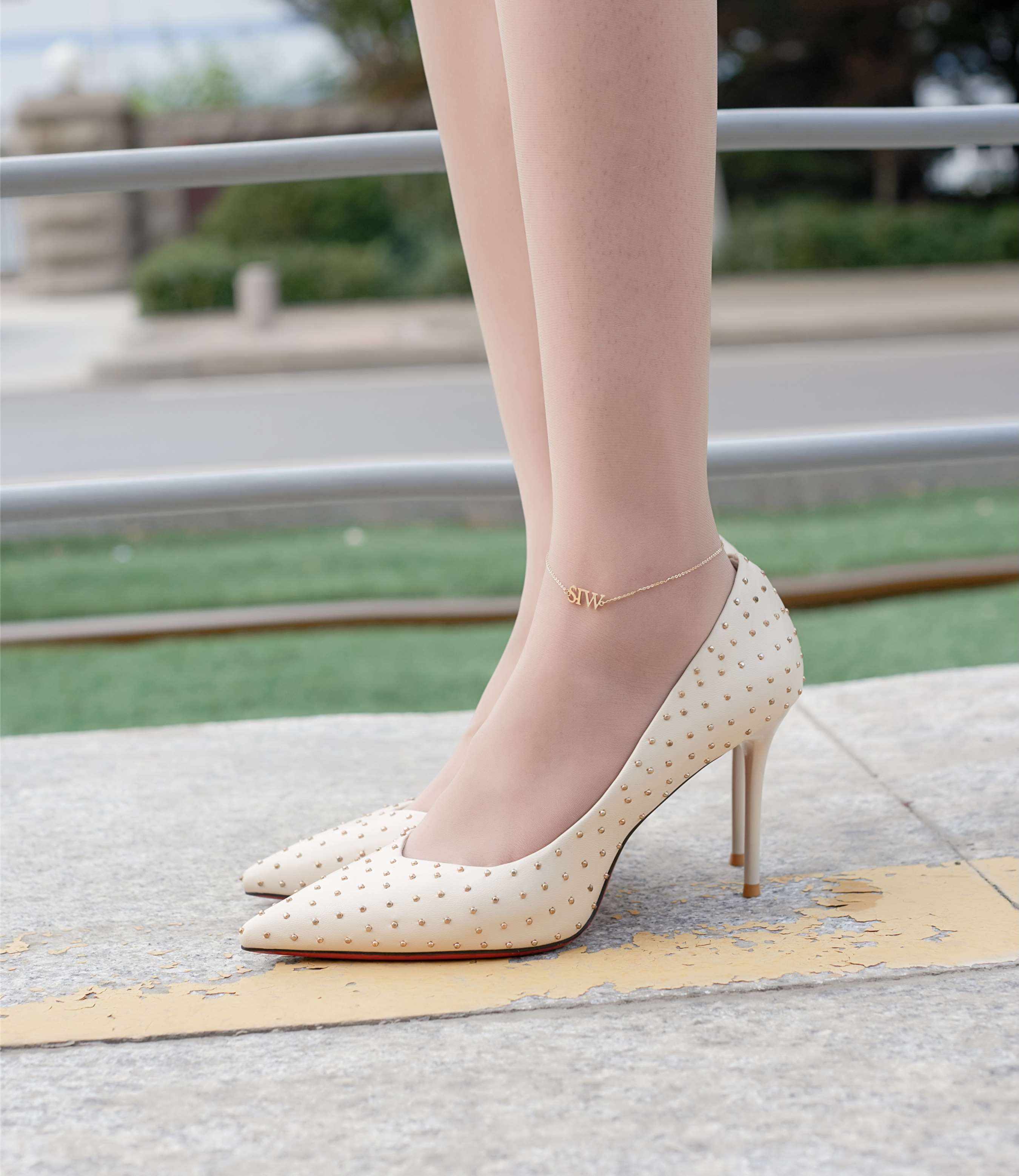 《格子裙の肉丝足》作品图