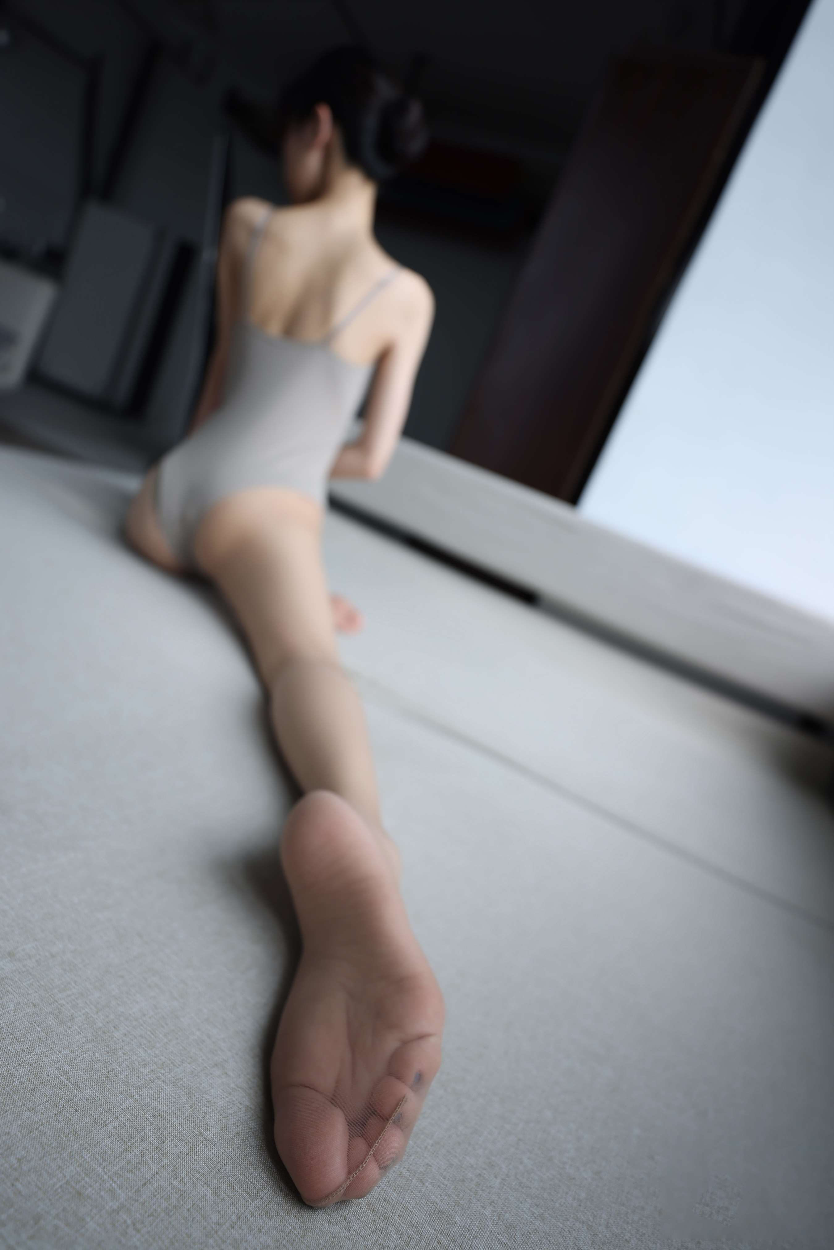 《哈哈练舞服展丝足》作品图