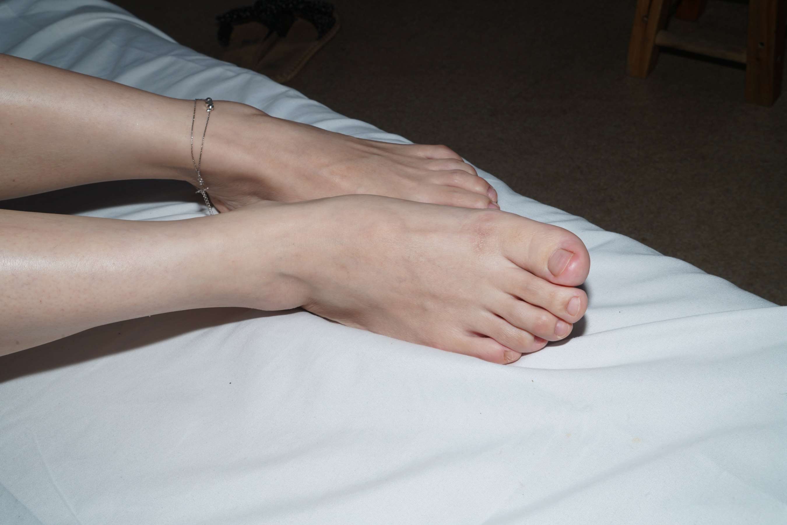 《小婷的37码美脚手感非常不错》作品图