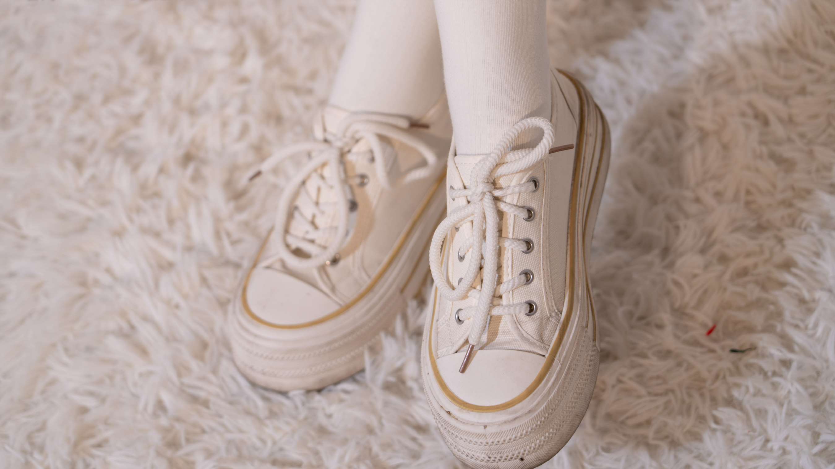 《璇璇-帆布鞋白棉袜の肉丝》作品图