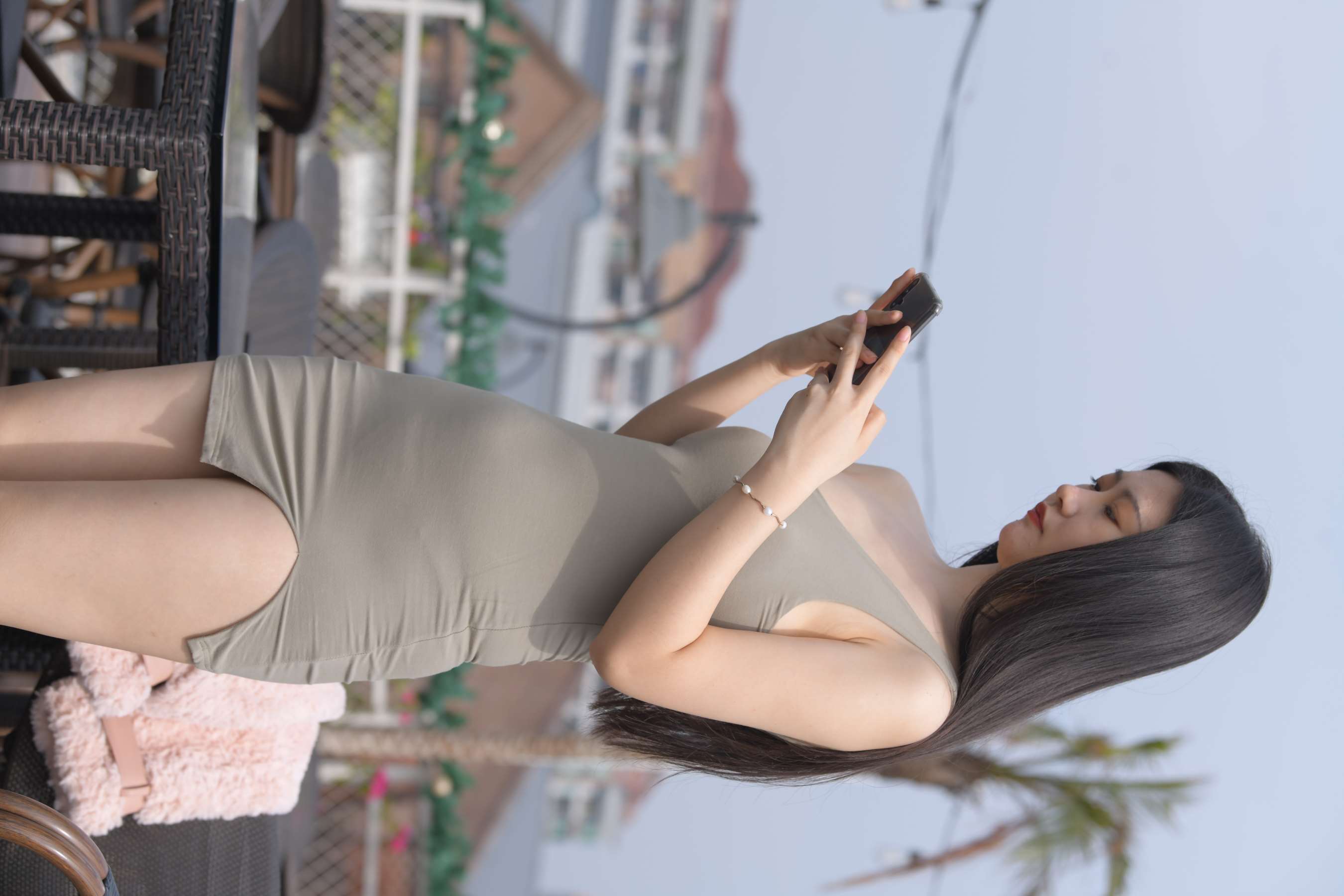 《小姐姐包臀裙の高跟裸足》作品图