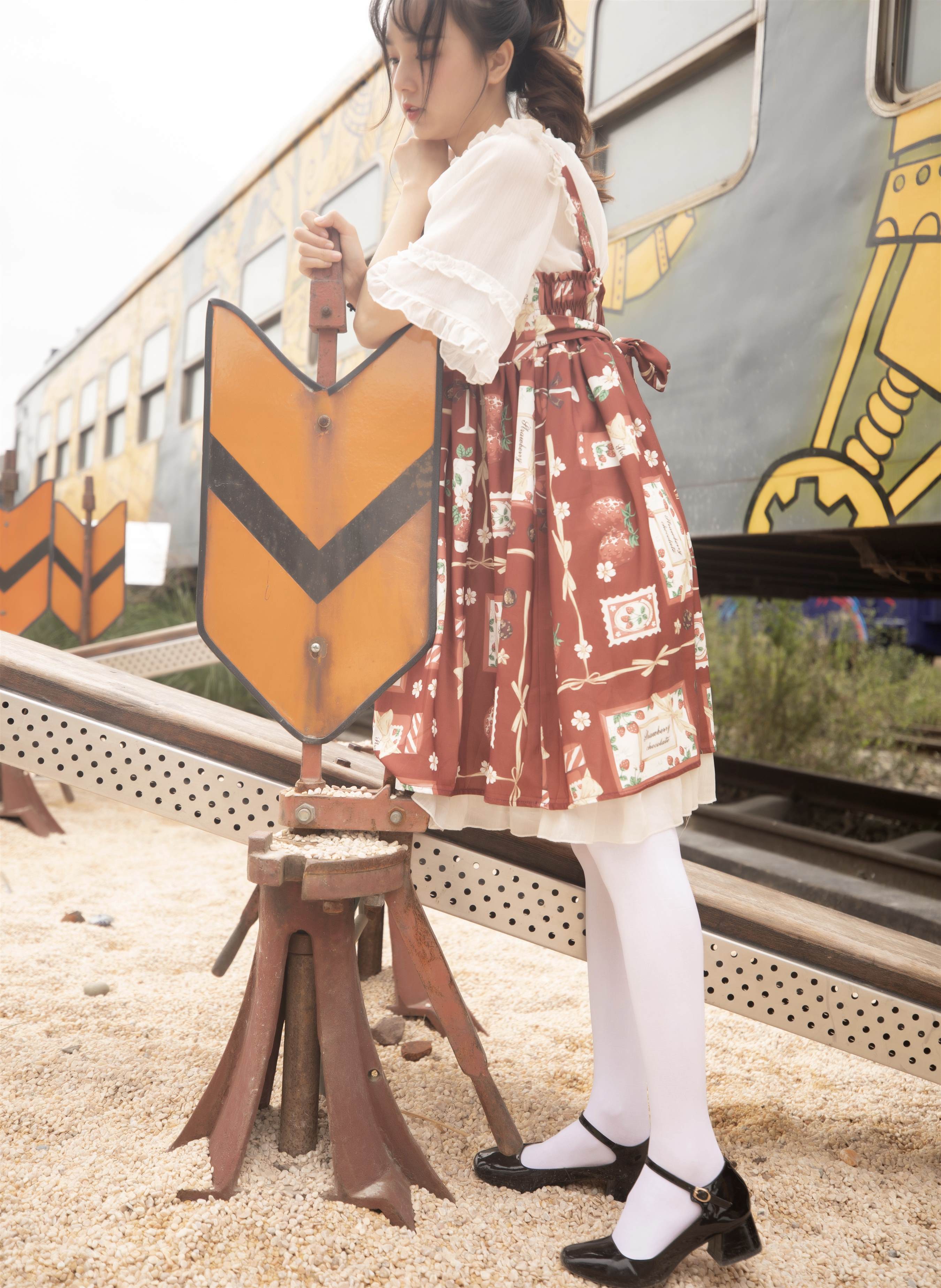 《小玥玥的白丝脚丫》作品图