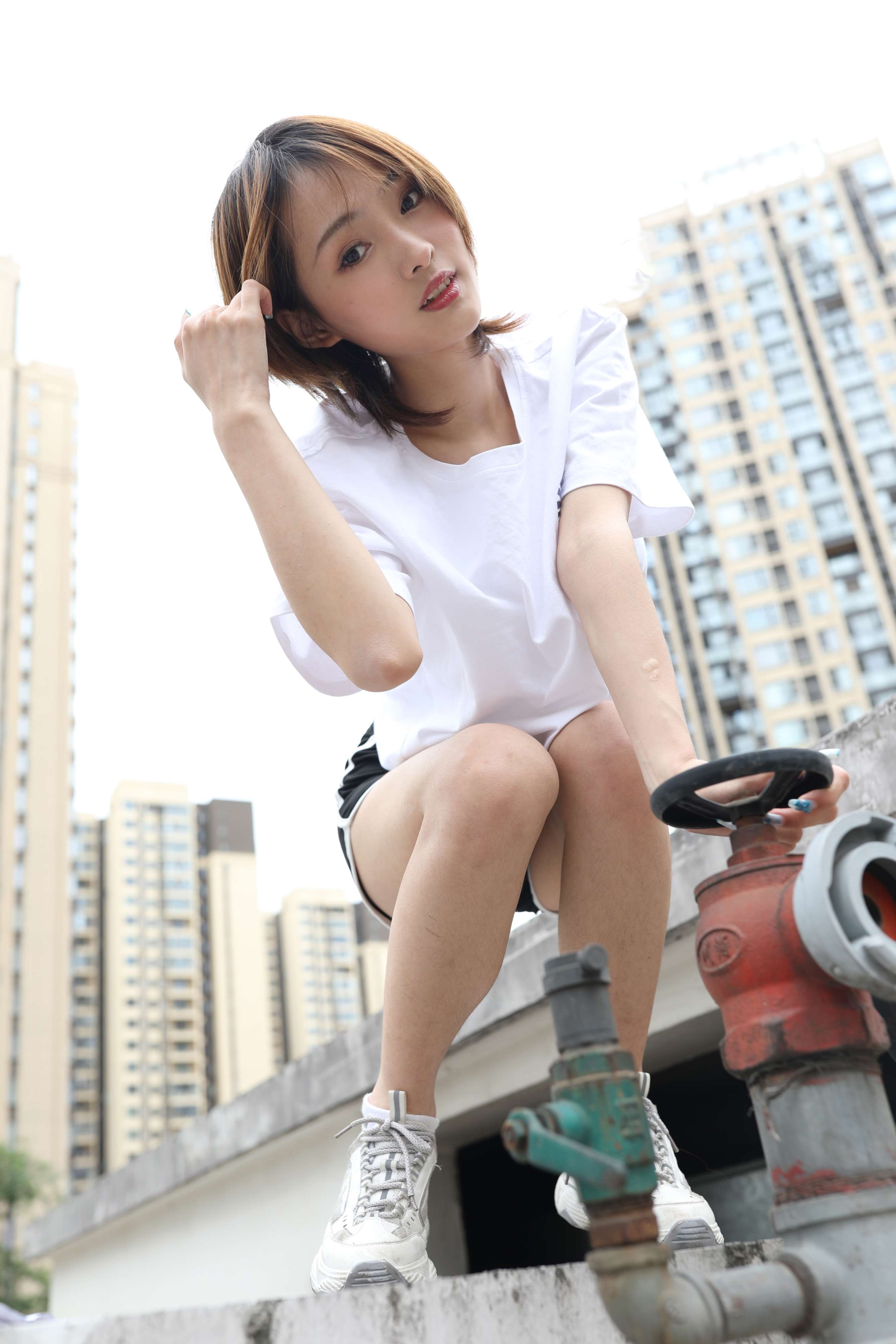 《茜茜脏棉袜の裸足》作品图