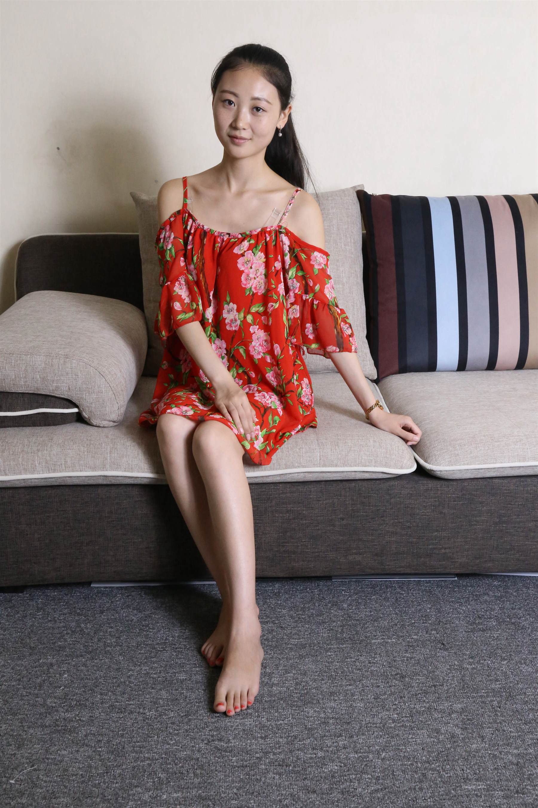 《茜茜嫩足玩物》作品图