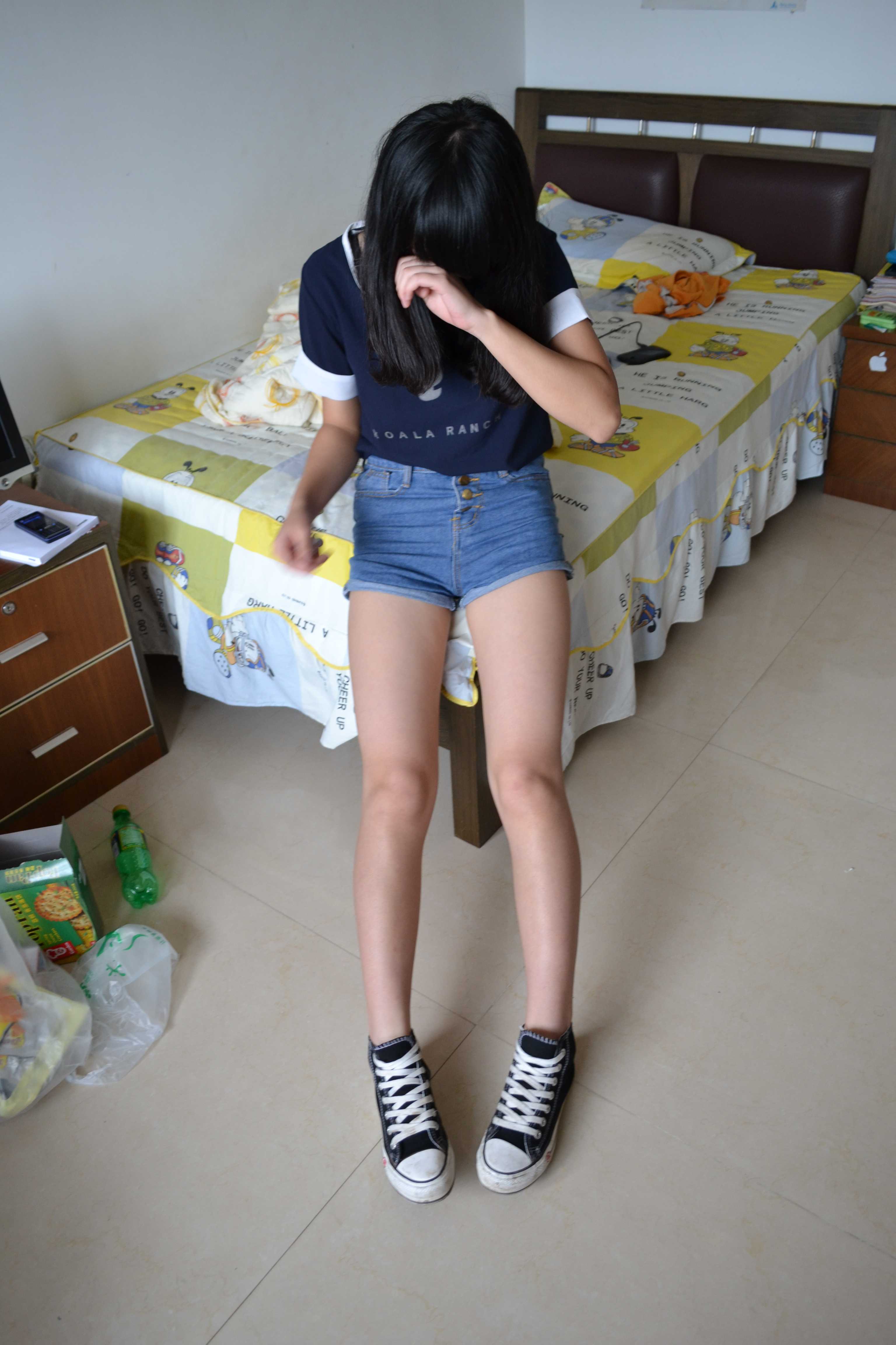 《热裤学妹来做客》作品图