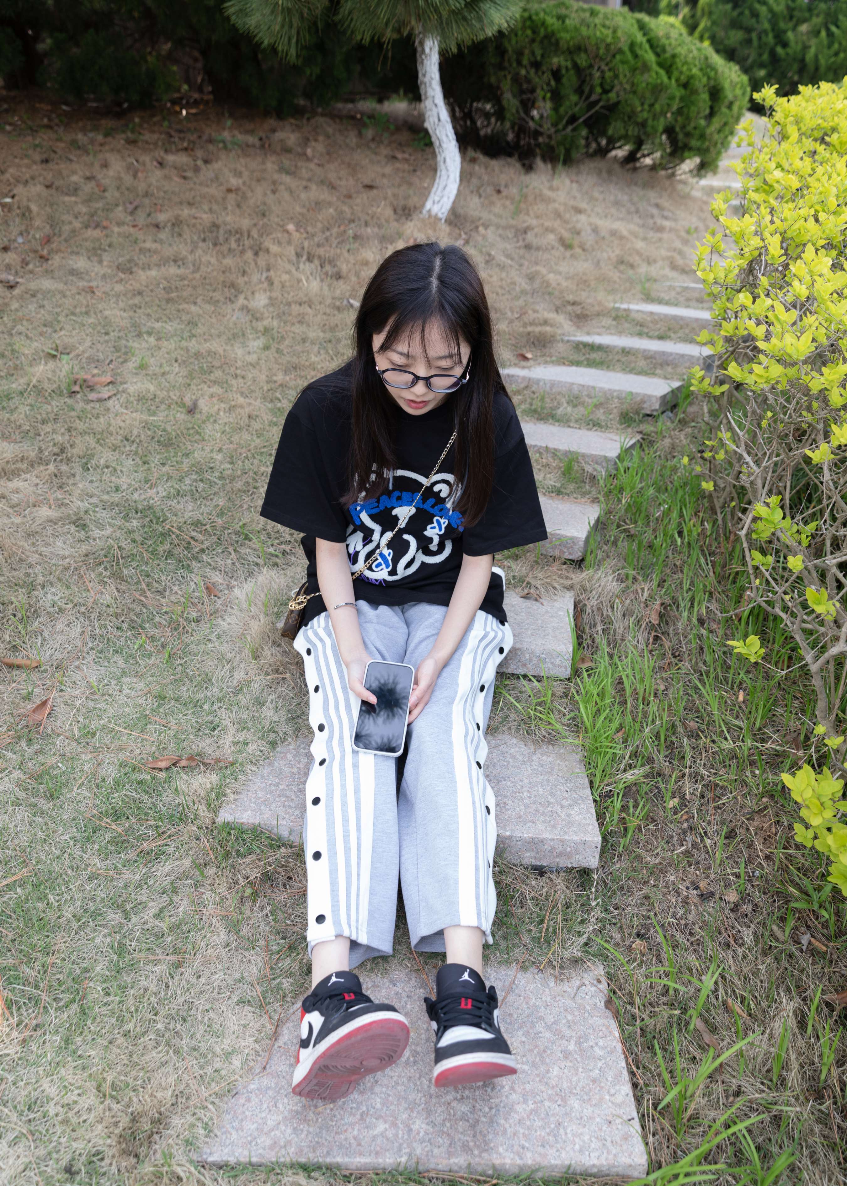 《四眼少女的白棉袜脚》作品图