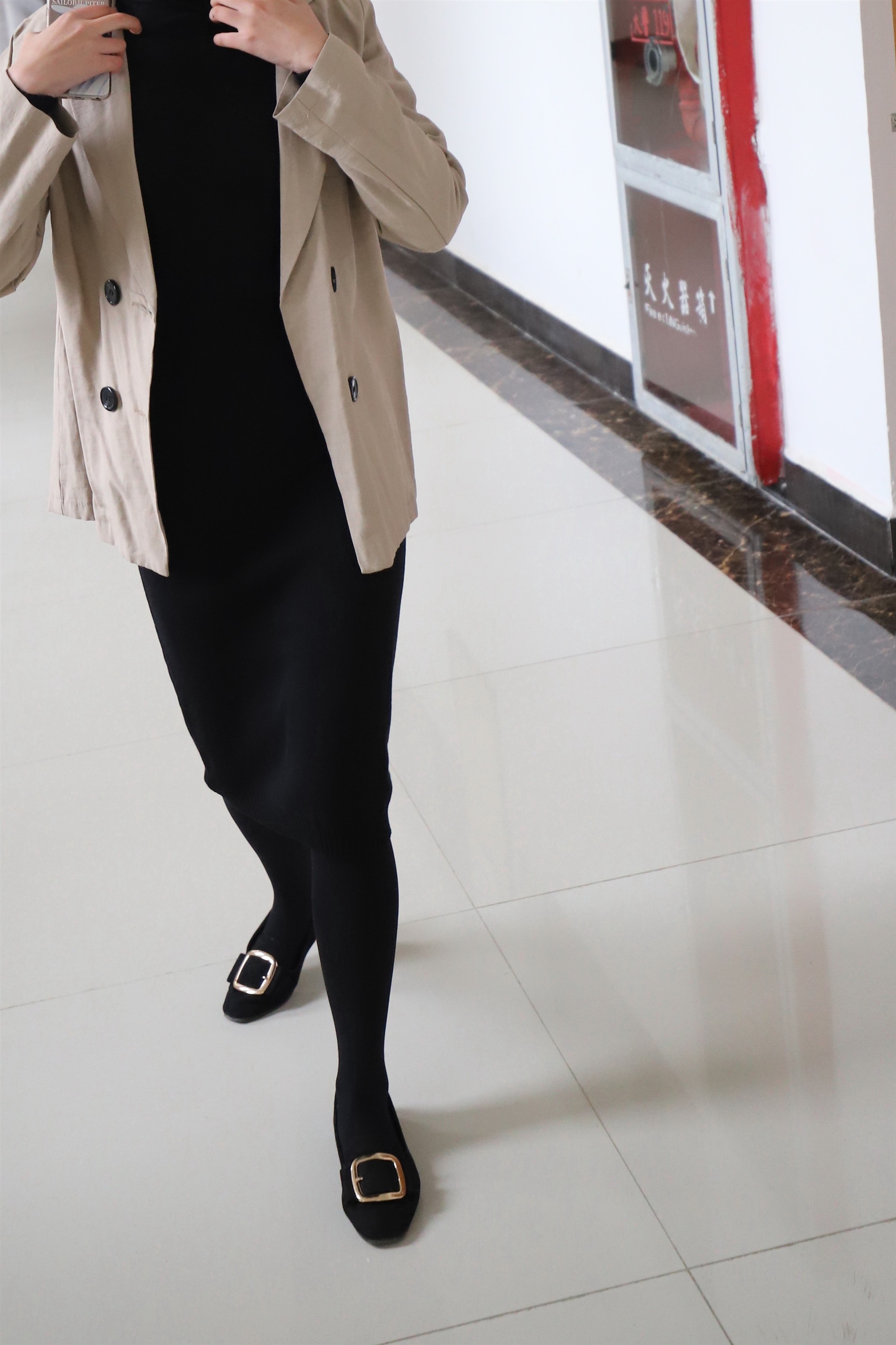 《大三学姐厚丝袜脚丫》作品图