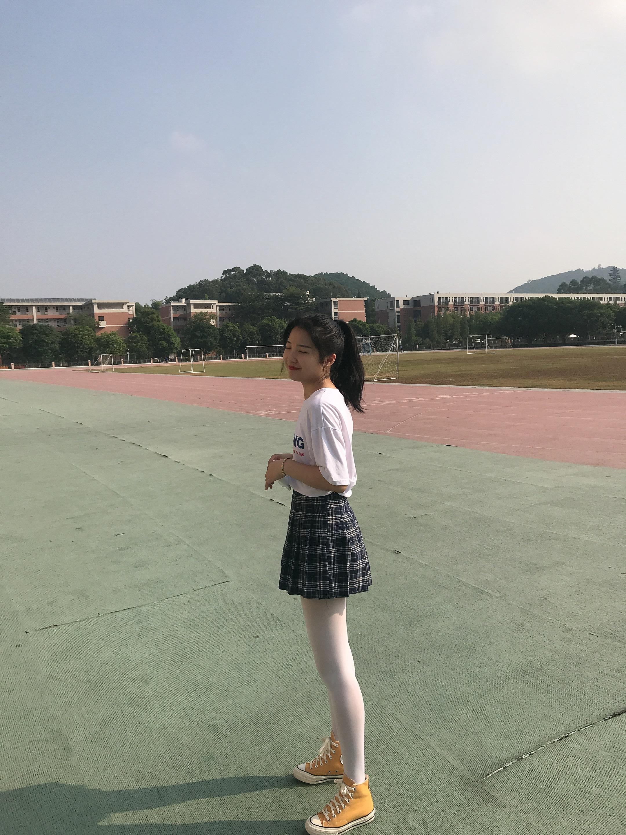 《操场丝袜の高帮帆布鞋+4个视频》作品图