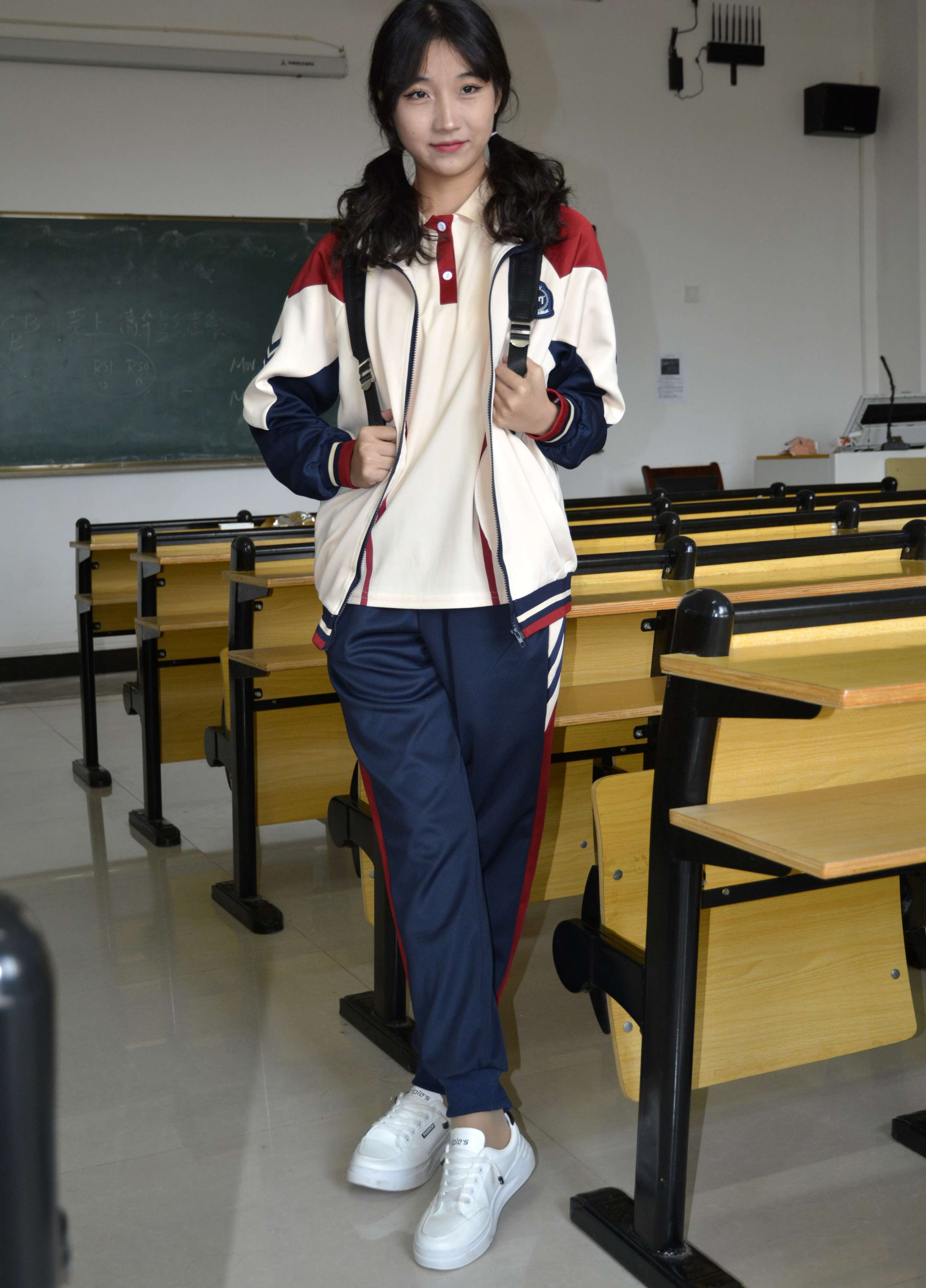 《点点 英伦风校服》作品图