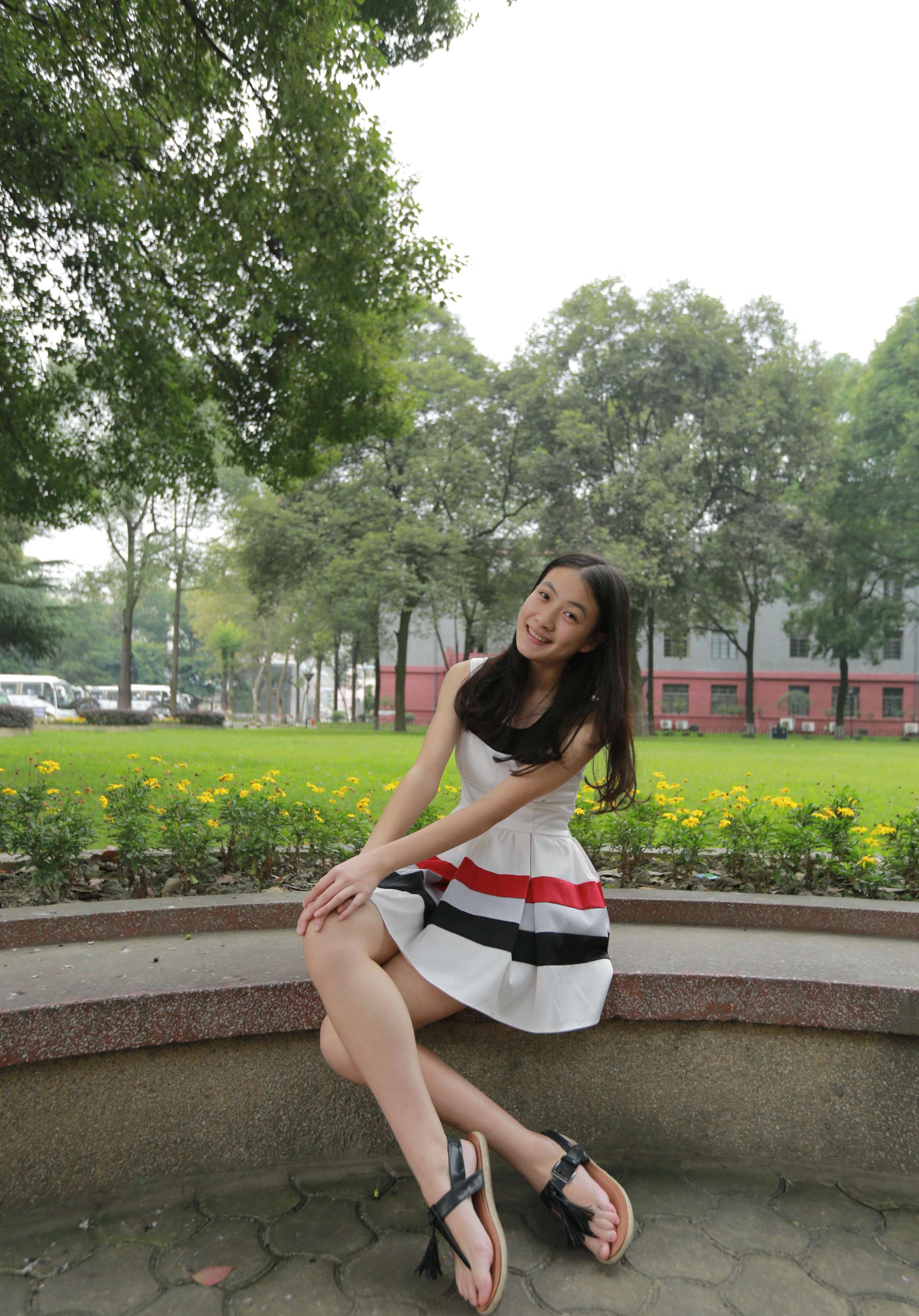 《公园凉拖脚丫》作品图