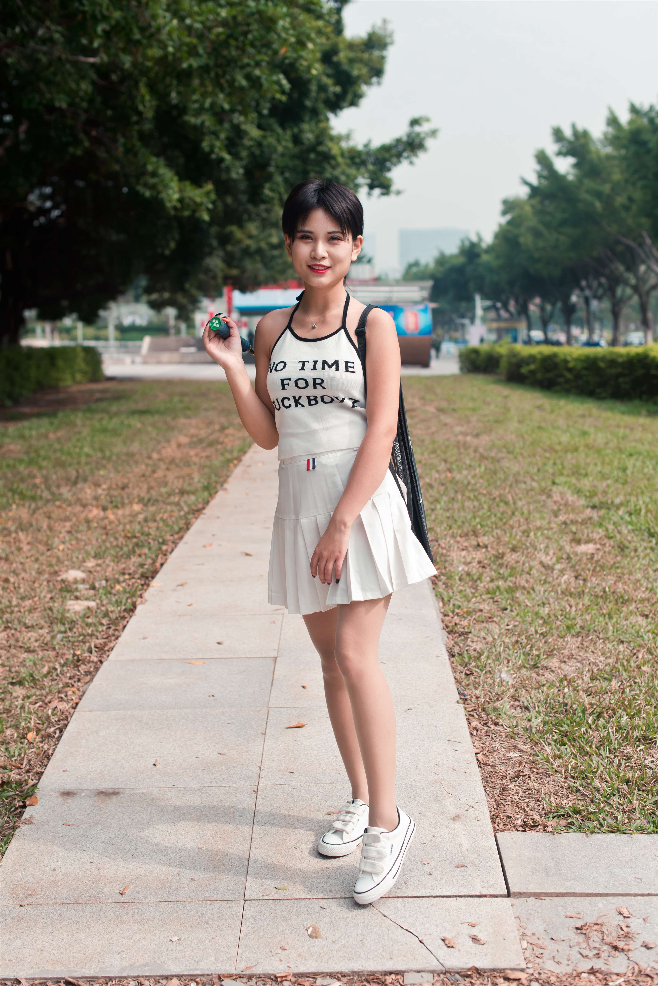 《萌宝儿丝袜打羽毛球【附送视频1个】》作品图