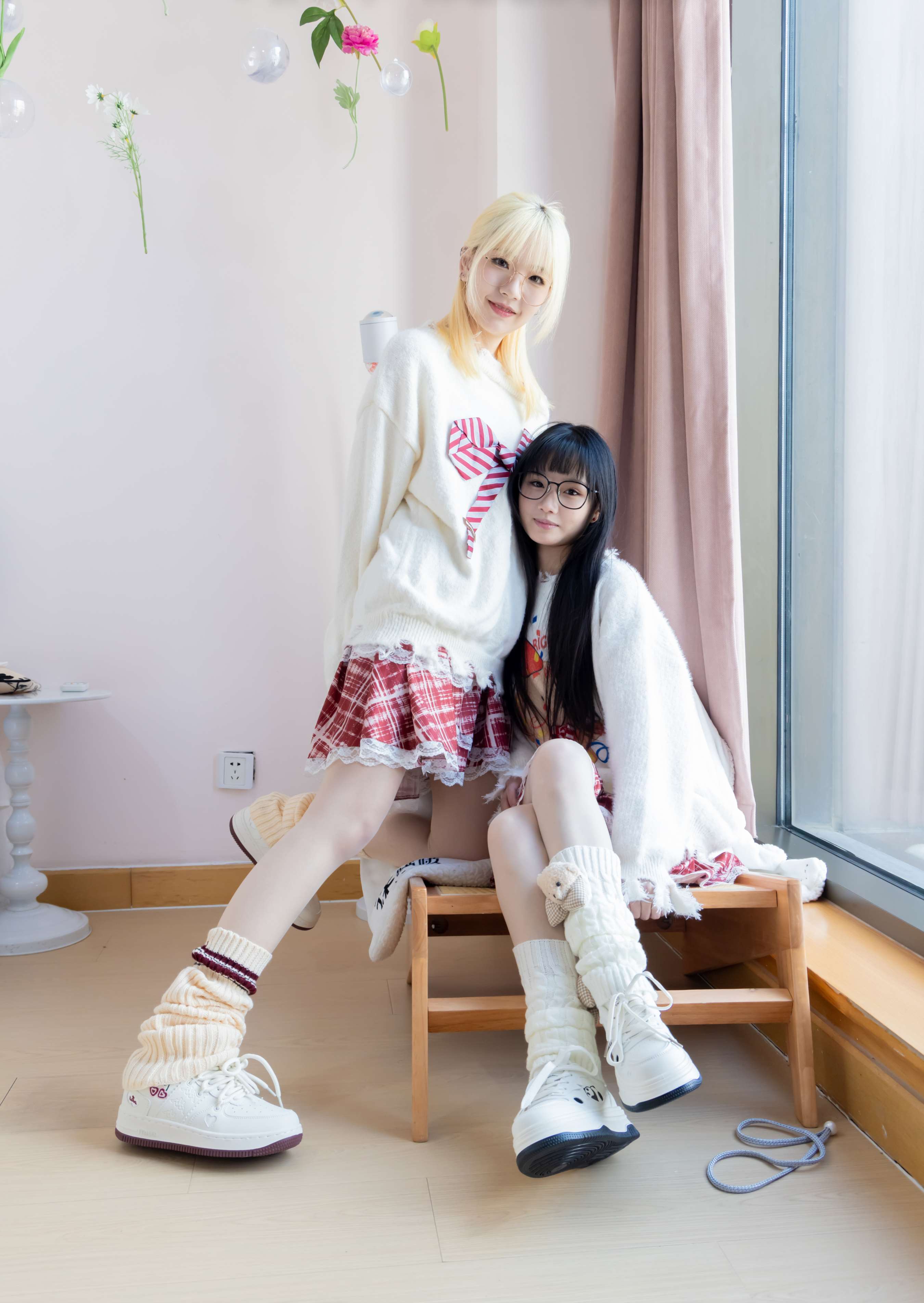 《小甜豆甜甜圈-两双板鞋、油亮肉丝》作品图