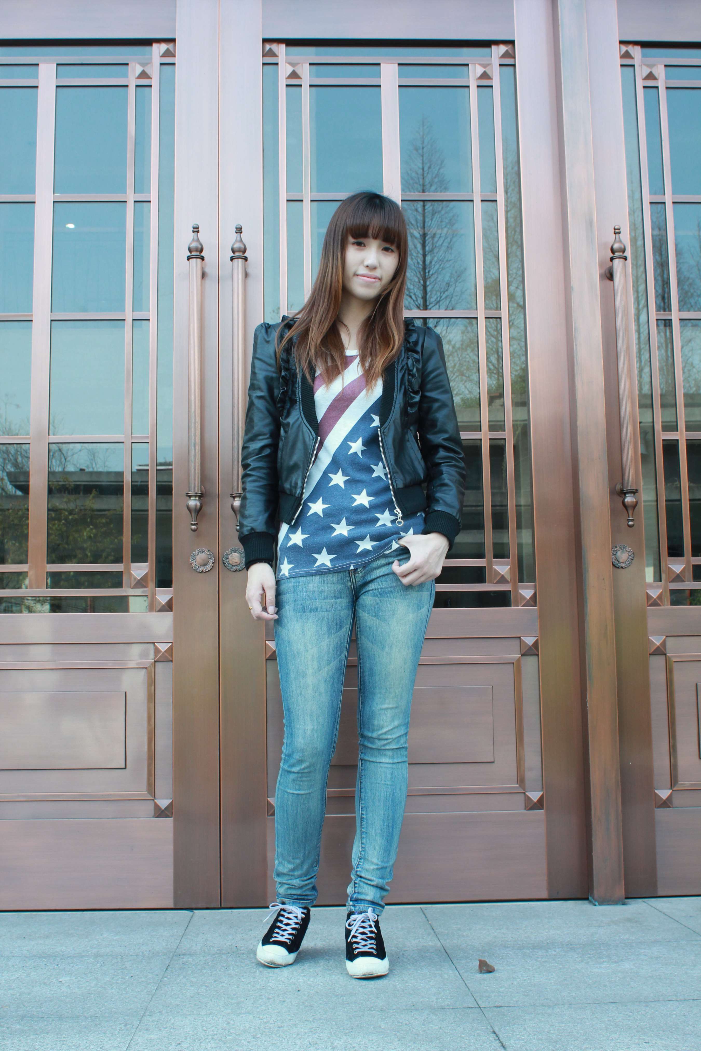 《大二女生周沈洁白皙纤秀的脚掌！》作品图