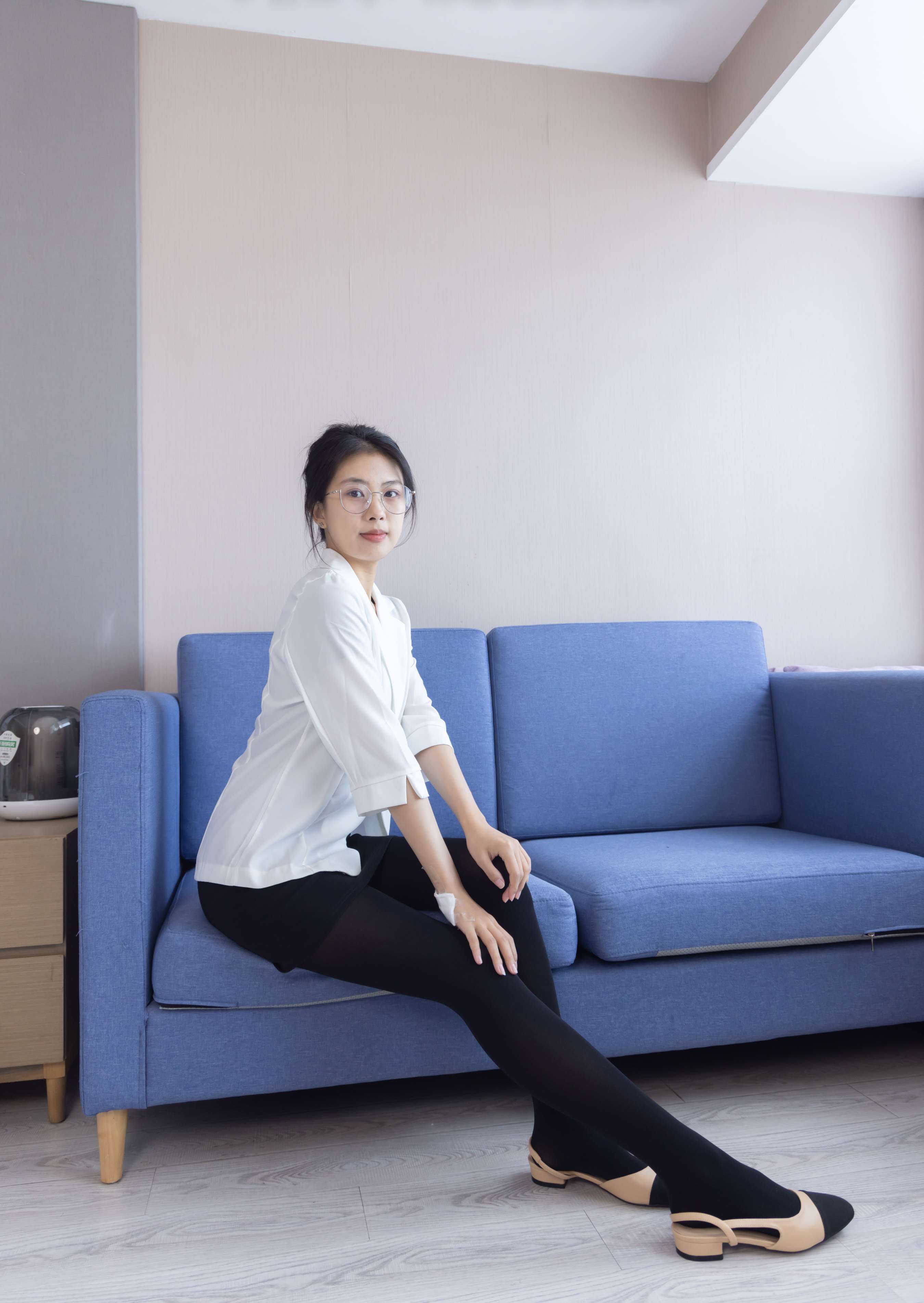 《奶油-两双平底鞋の厚丝脚丫》作品图