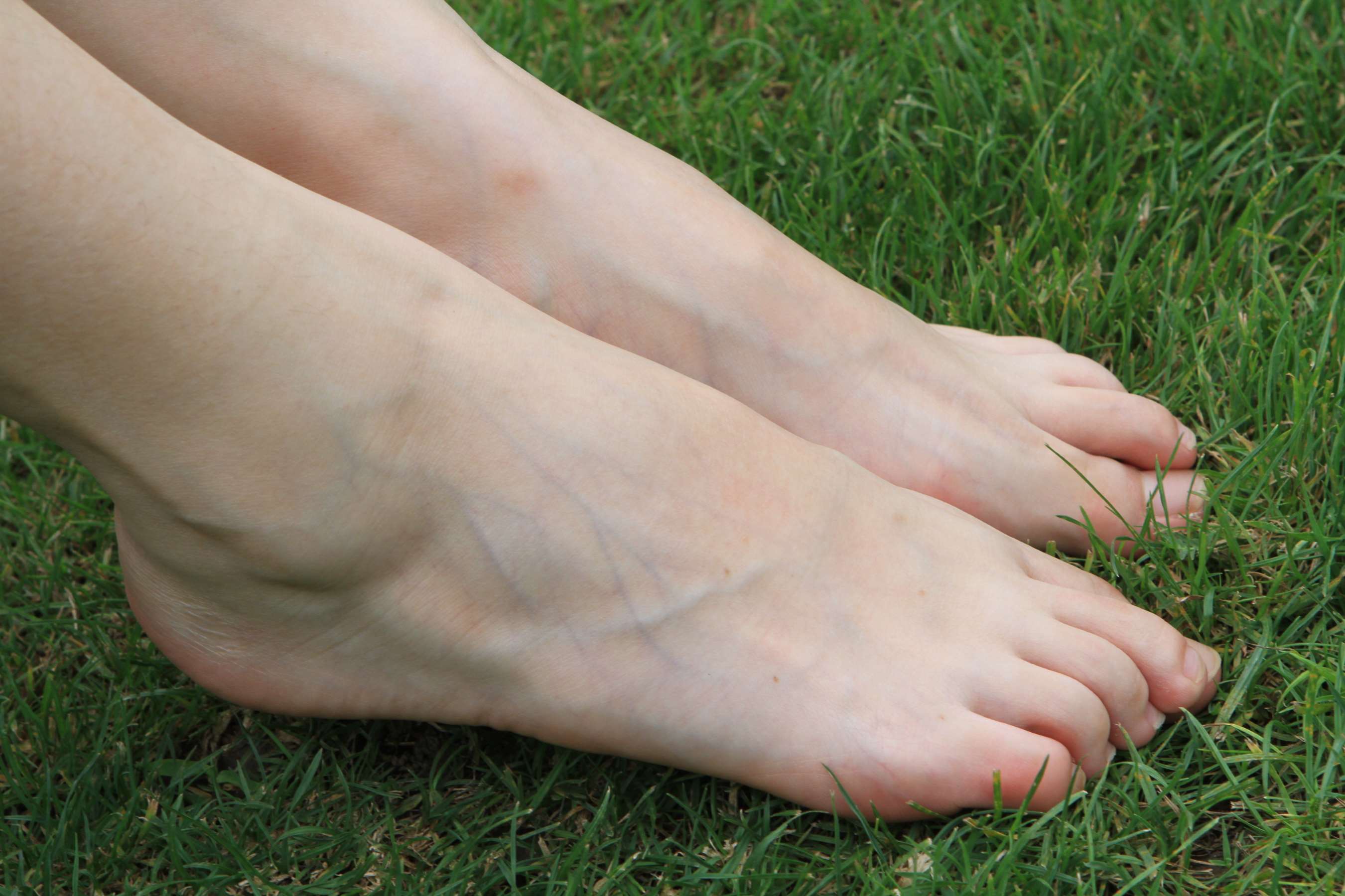 《学姐热裤公园展嫩足》作品图