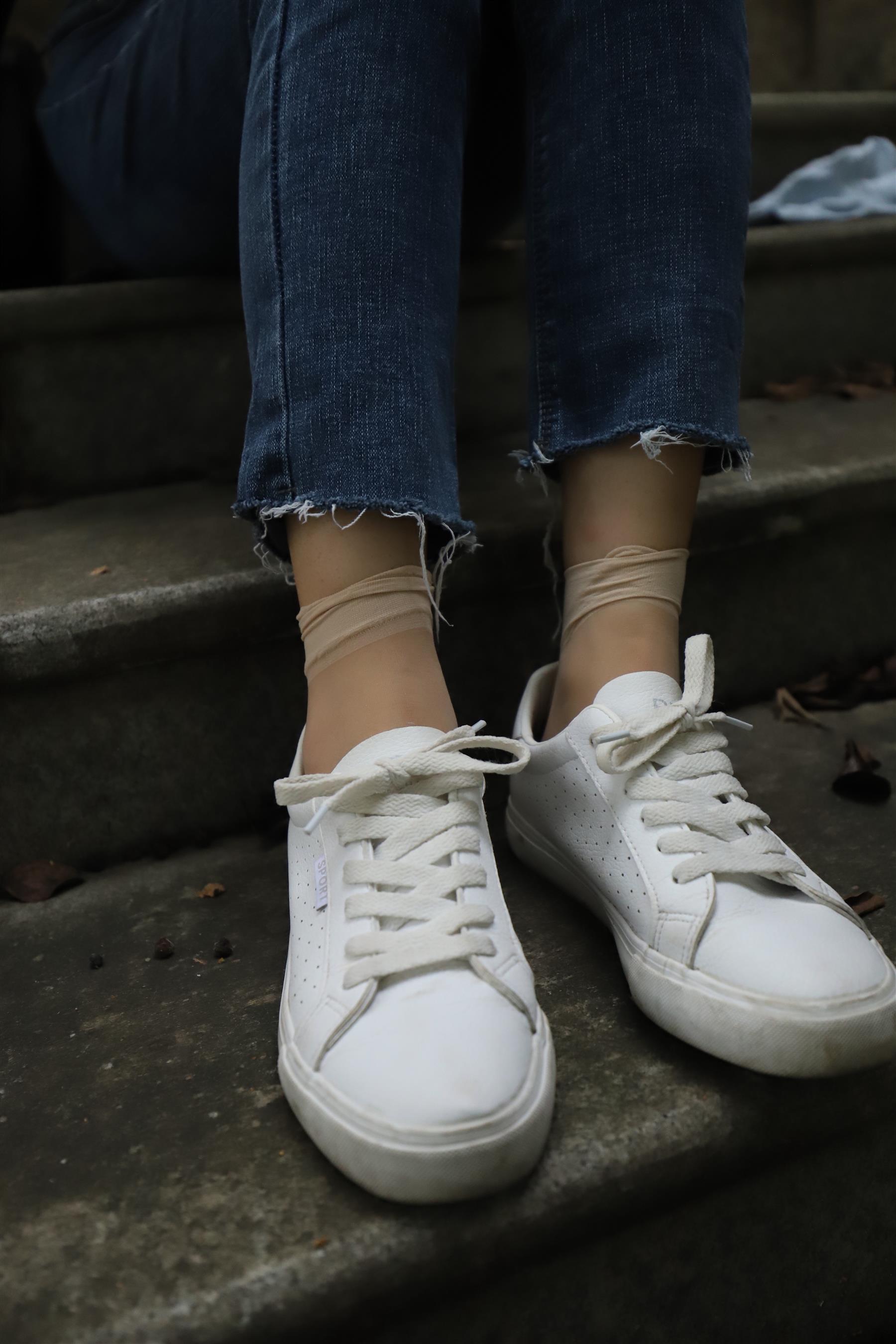 《九分牛仔の板鞋丝袜脚丫下》作品图