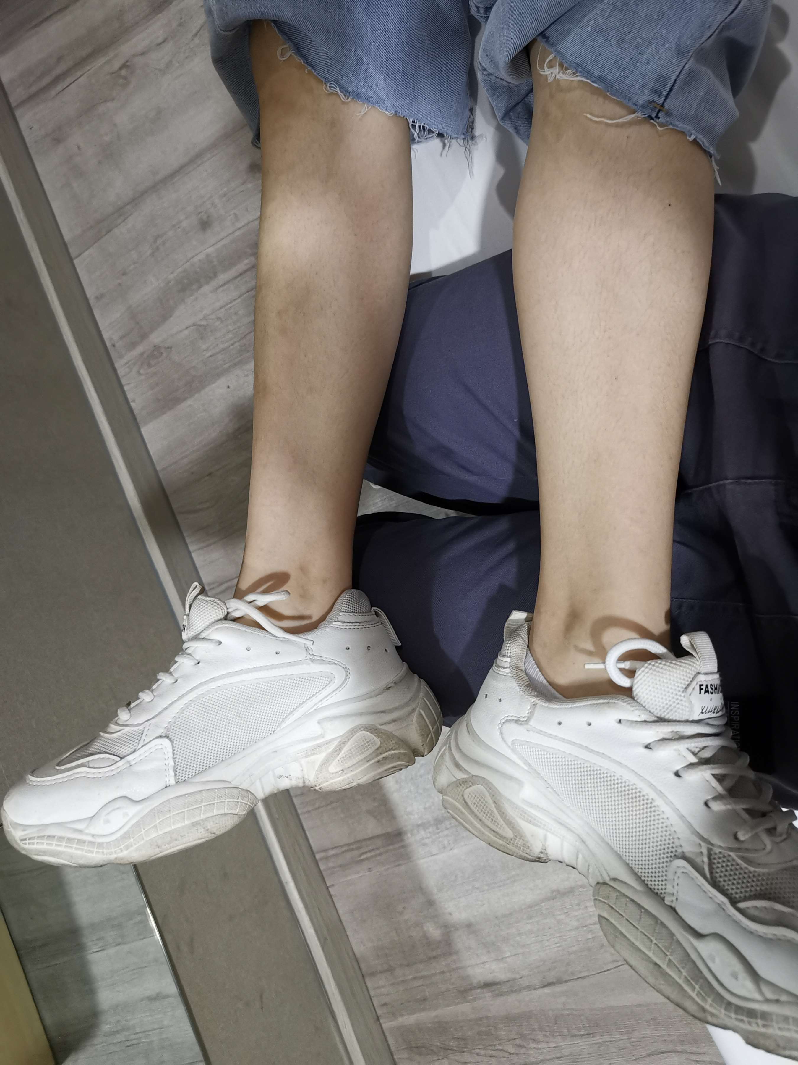 《杨杨运动鞋の船袜脚丫》作品图