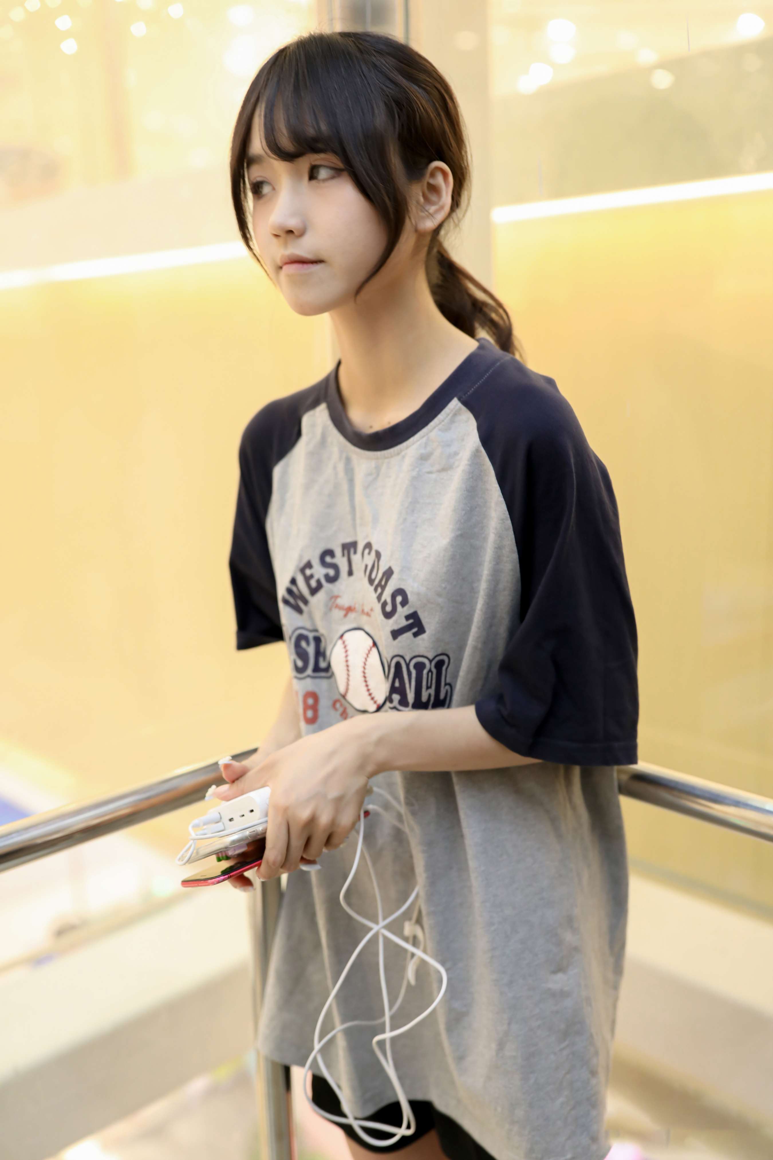 《莹莹玩后展棉袜》作品图