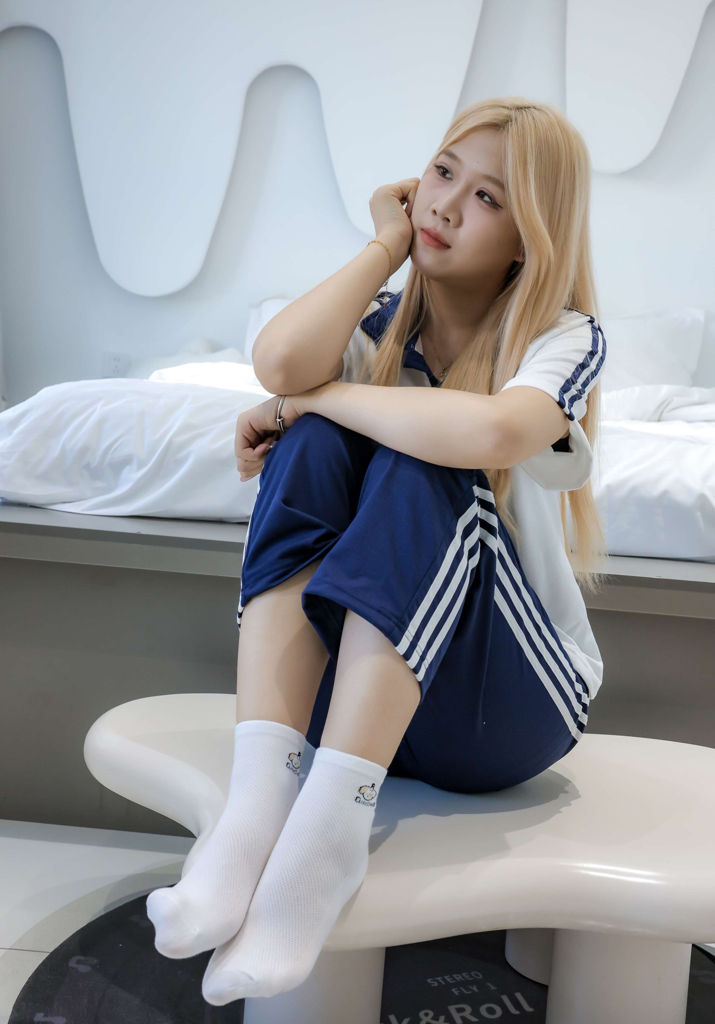 《栗子校服の嫩足》作品图