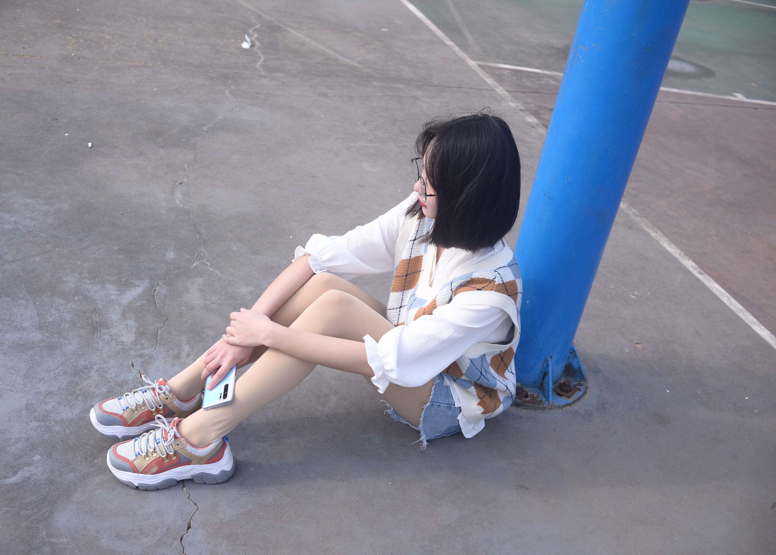 《小伊 春天的花开满了墙》作品图