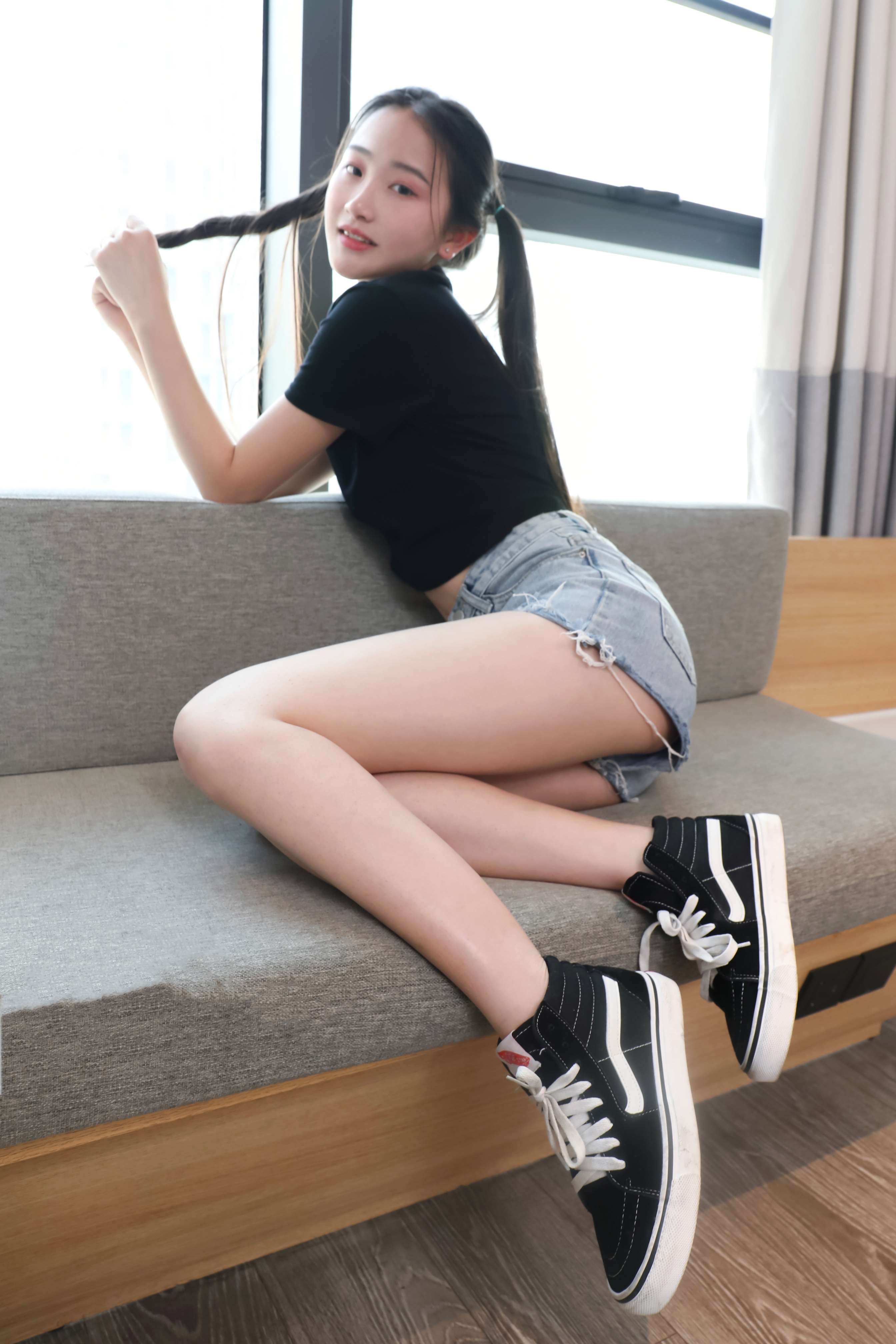 《嫩足玩物》作品图