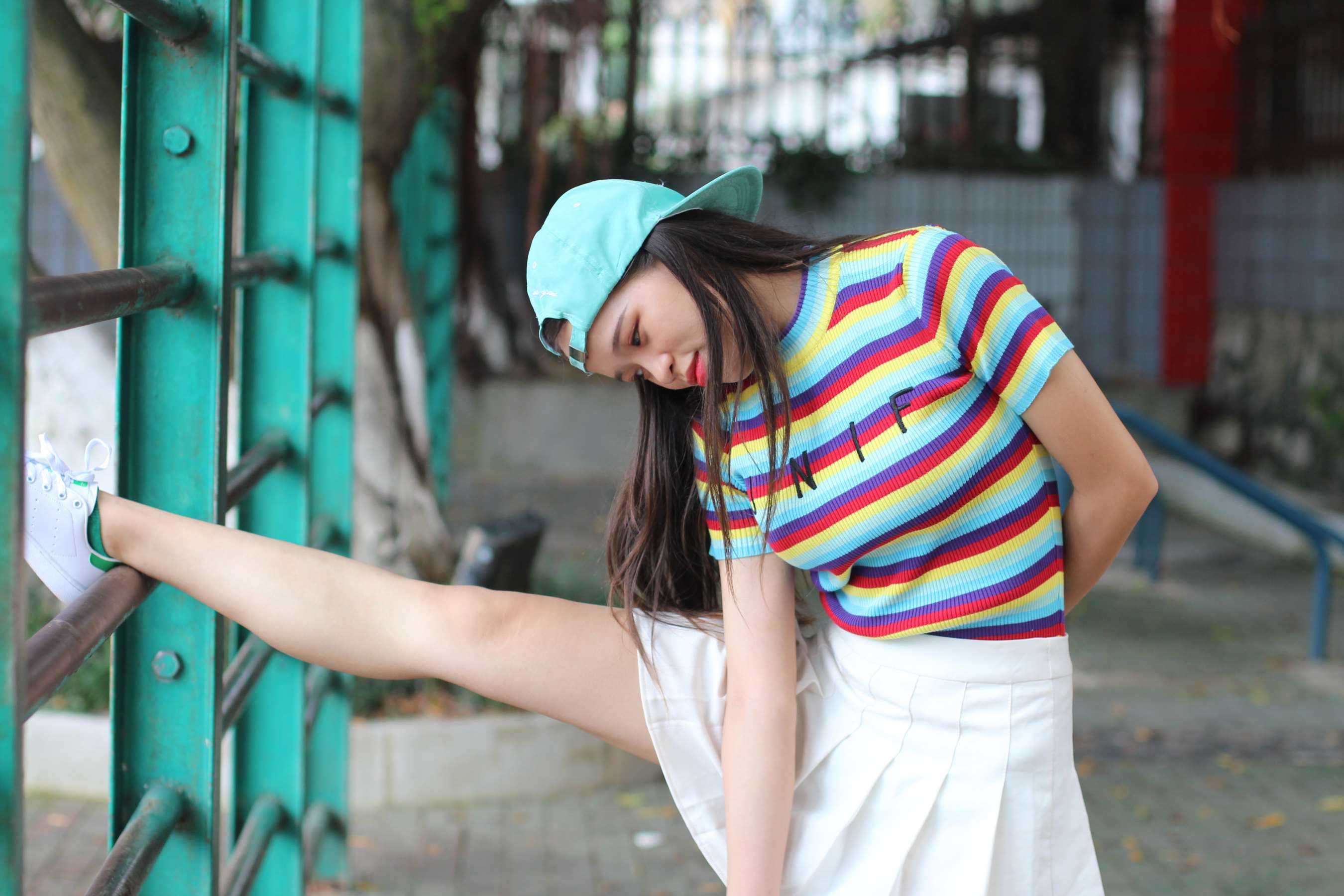 《小姐姐嫩足玩花》作品图