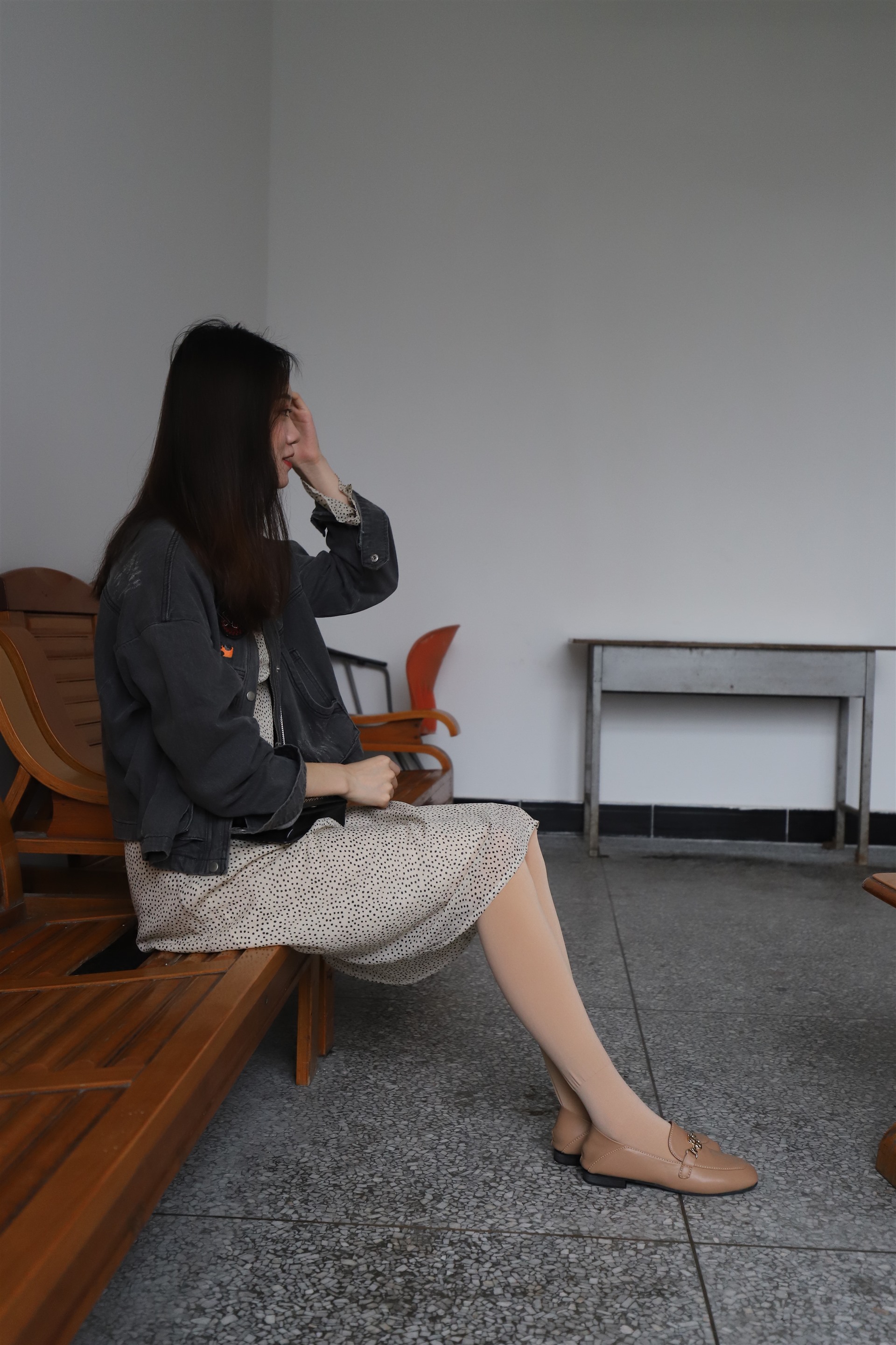 《女神家拍长丝脚丫》作品图