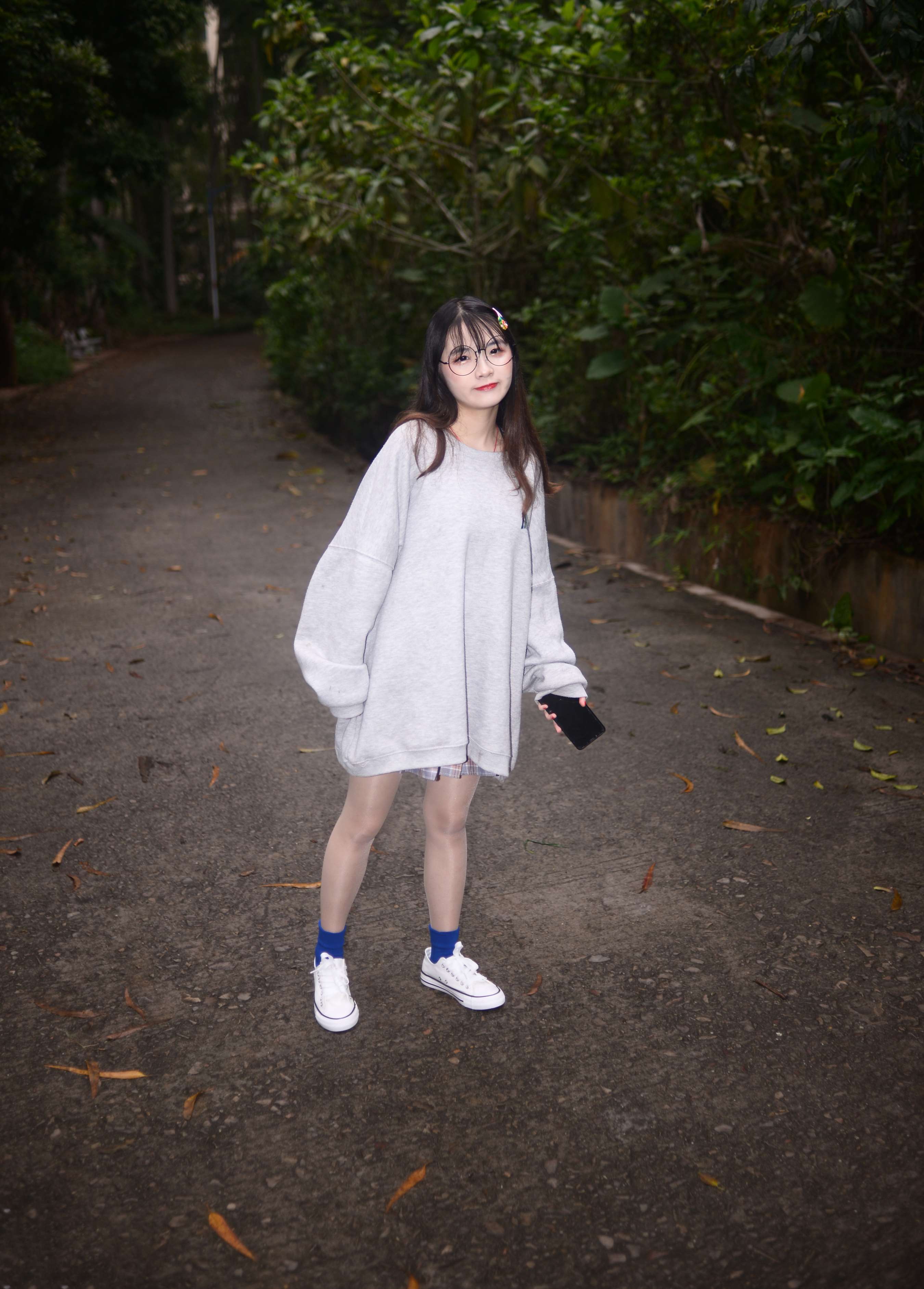 《优米学妹 裙摆撑得起所有温柔和盛夏》作品图