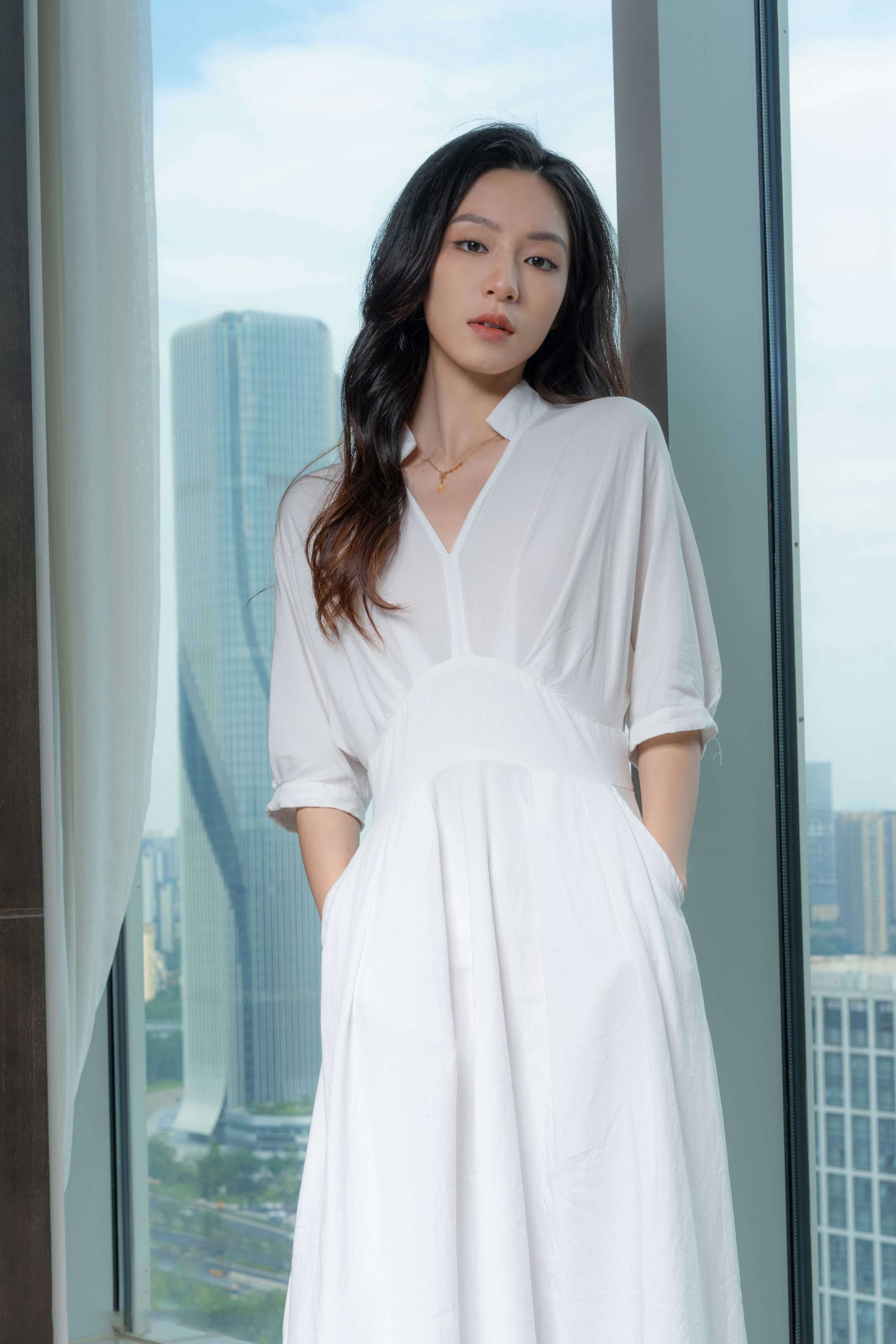 《宁西-白裙美女干净利索的美足》作品图