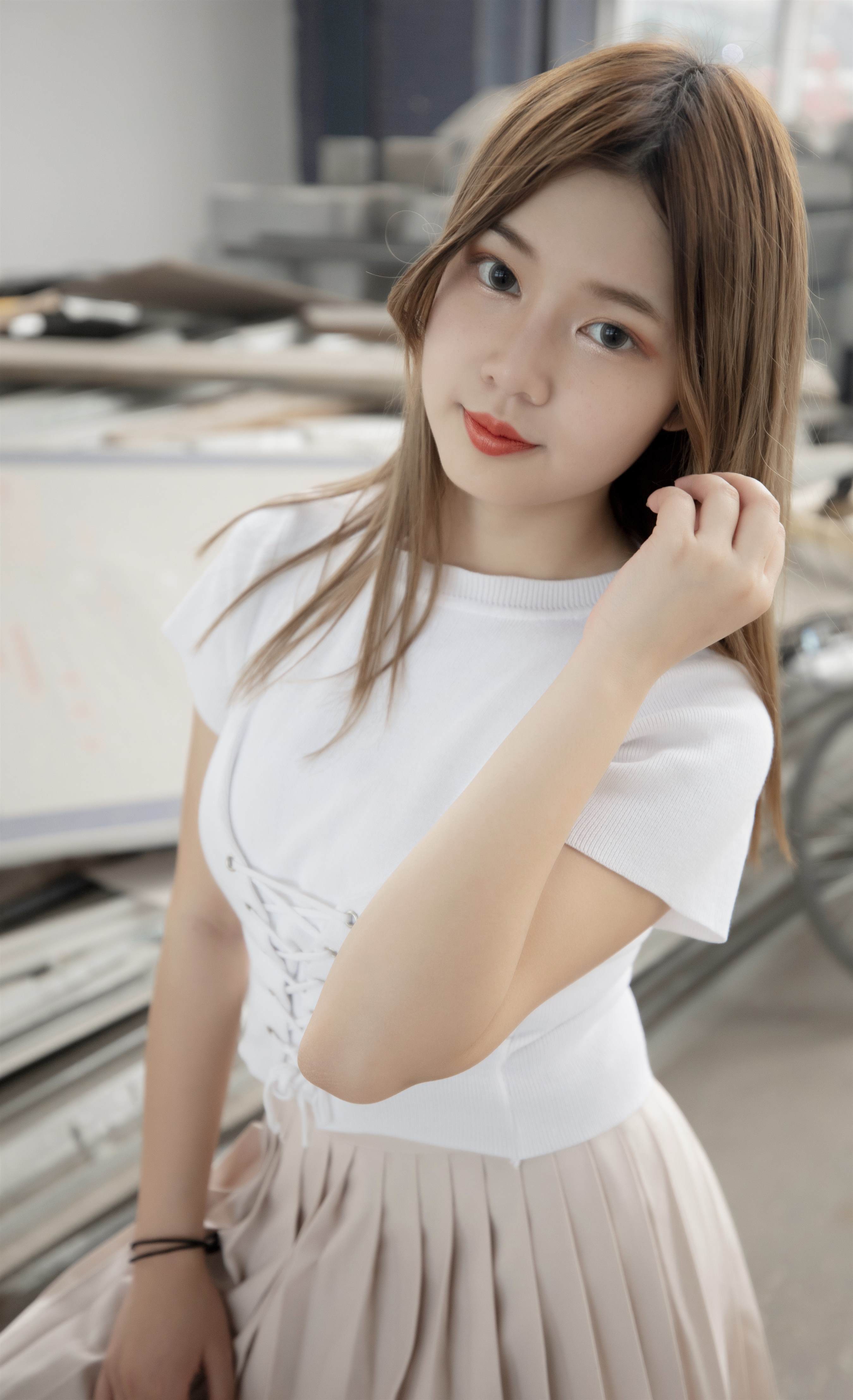 《毛坯房里的丝袜脚丫》作品图