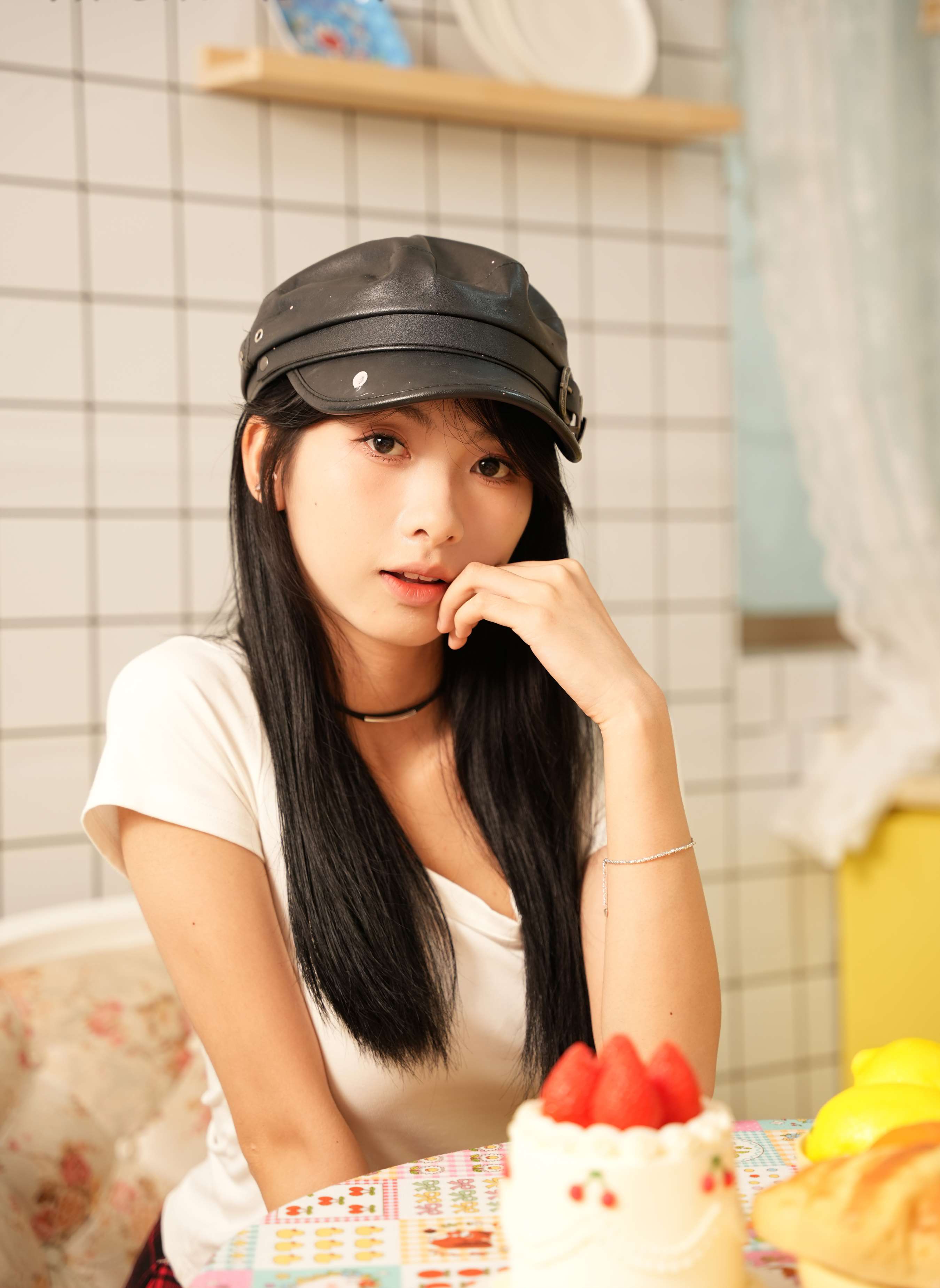 《灵儿-在厨房偷懒的小女仆》作品图