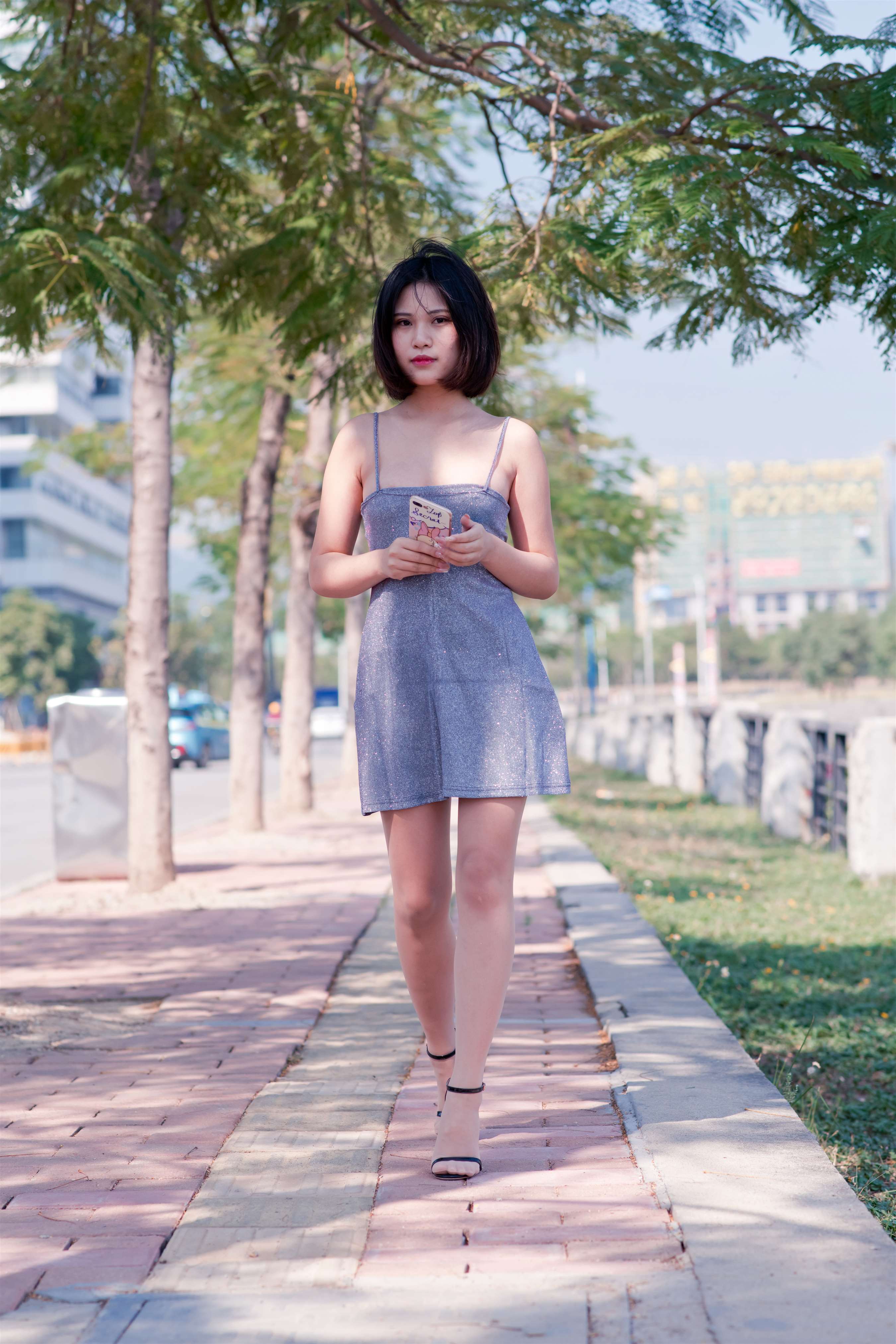 《萌宝儿吊带裙の丝脚丫【视频1个网盘下载】》作品图