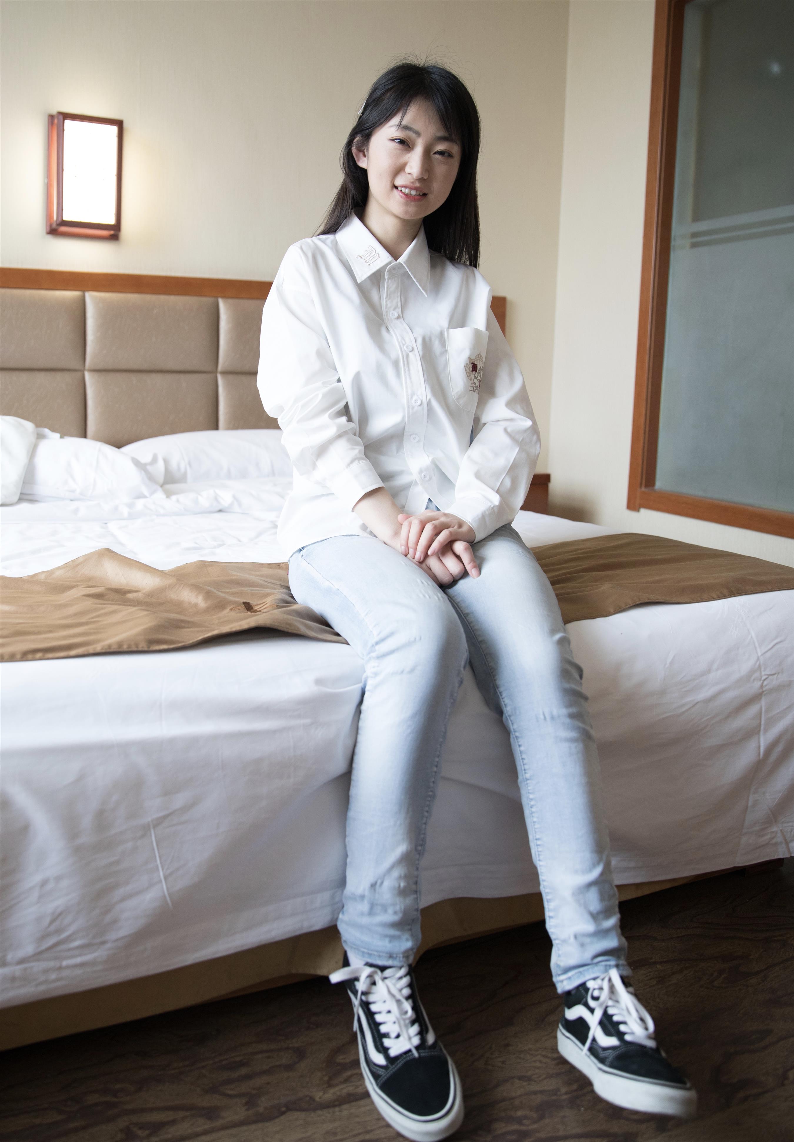 《牛仔裤の帆布鞋棉袜脚丫+视频1个》作品图