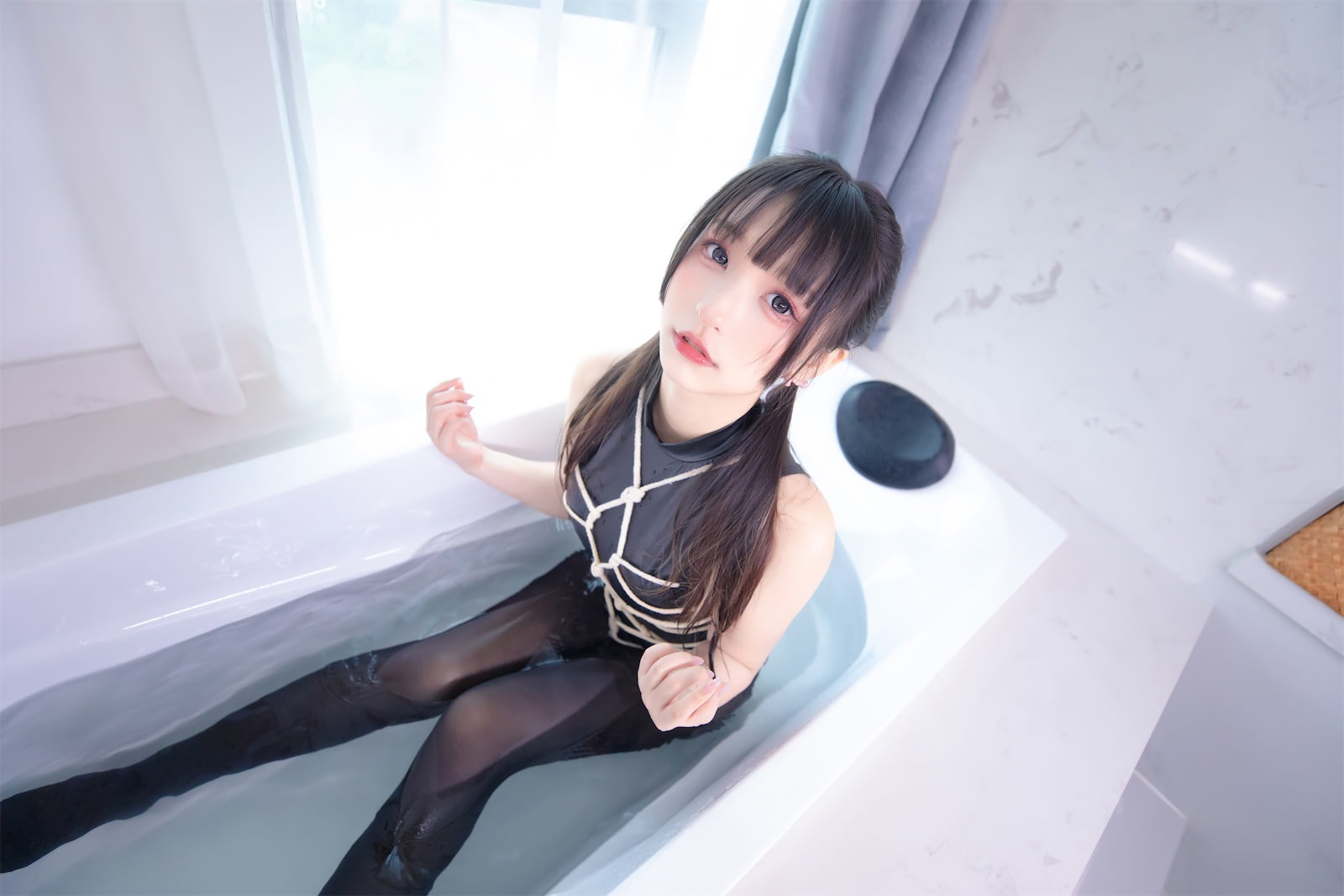 《夏日戏水》作品图