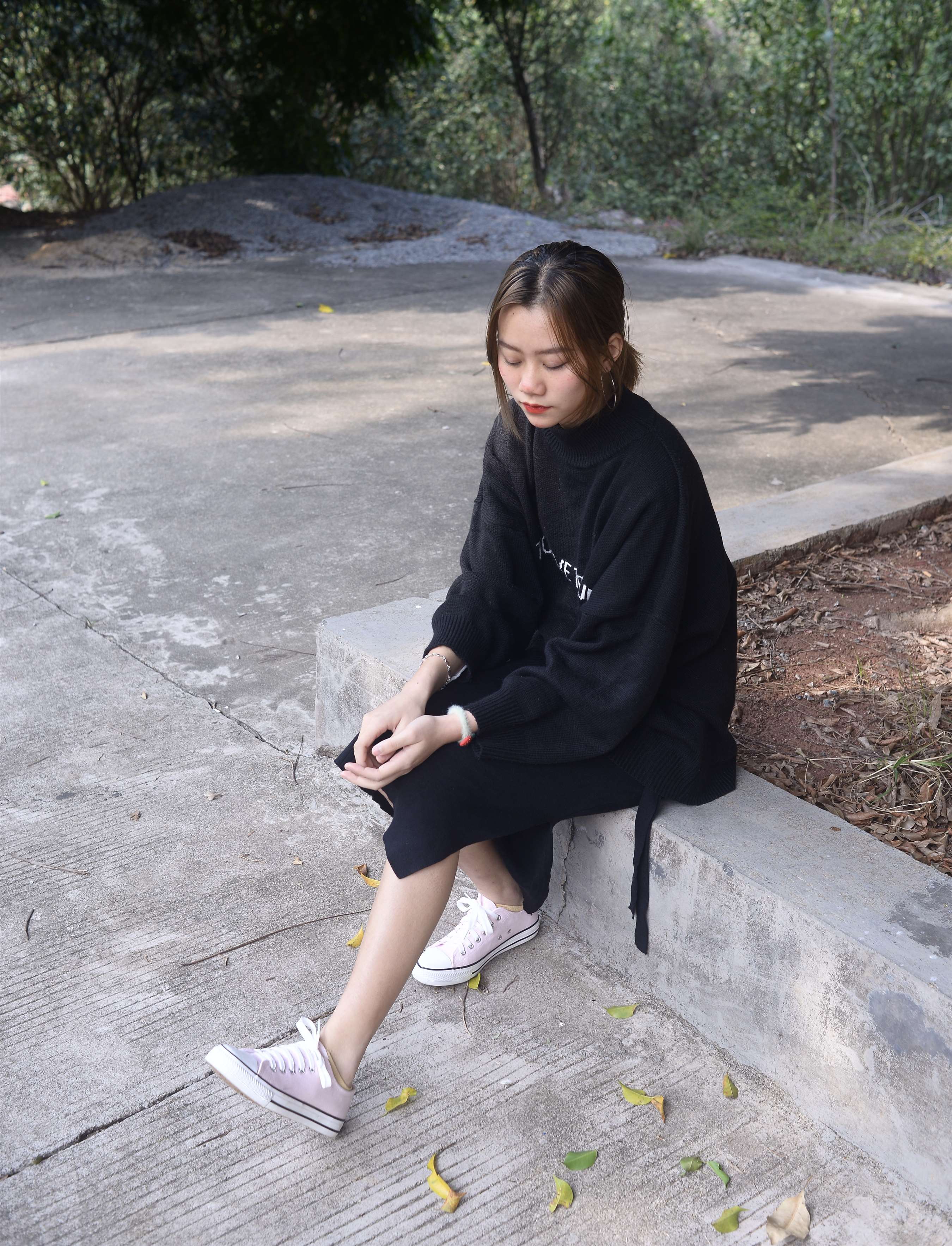 《树荫下的帆布鞋の棉袜脚+视频1个》作品图