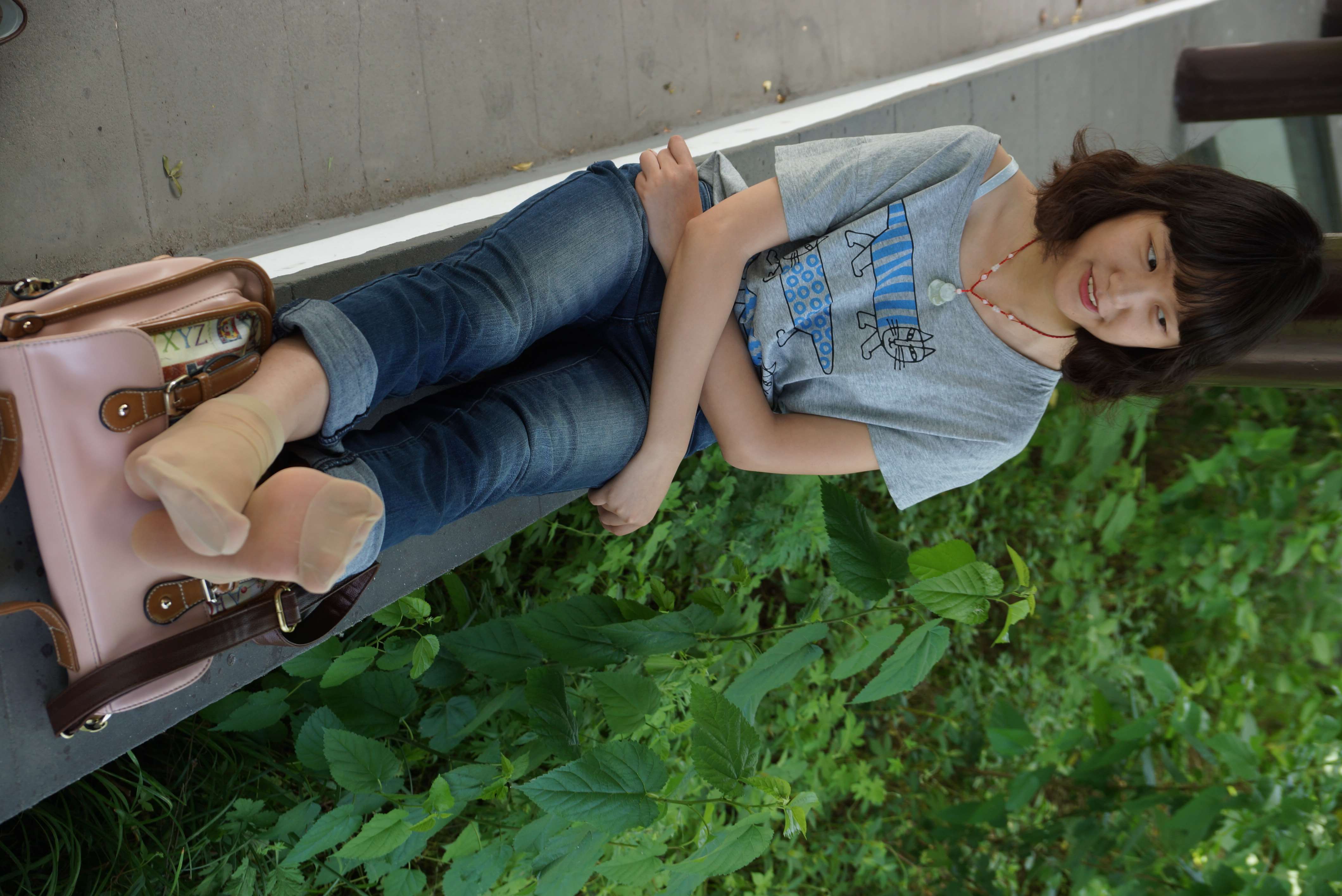 《大一妹子课程较少，被劝来拍摄》作品图